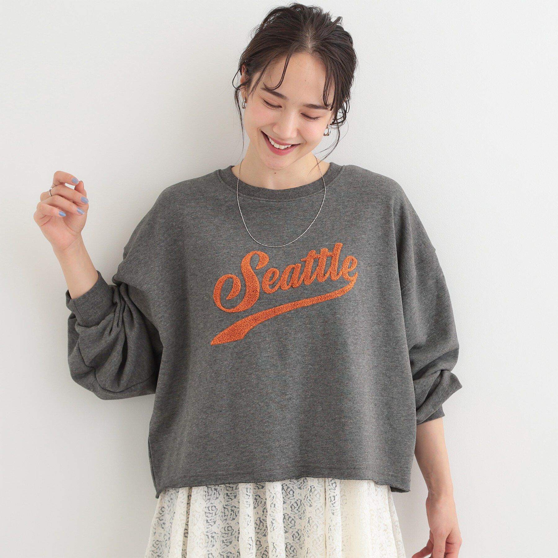 SHOO･LA･RUE「【洗濯機可/S-LL】コーデの主役になる ロゴアソート 裏毛スウェット」|パーカー|