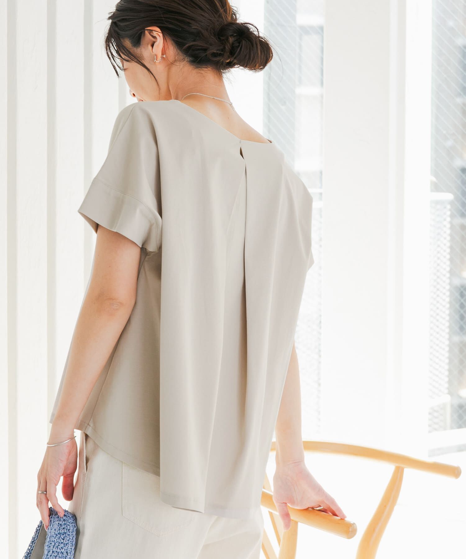 URBAN RESEARCH DOORS「『仁村紗和さん着用』『UR TECH』サマシェアバックデザインプルオーバー」|Tシャツ・カットソー|