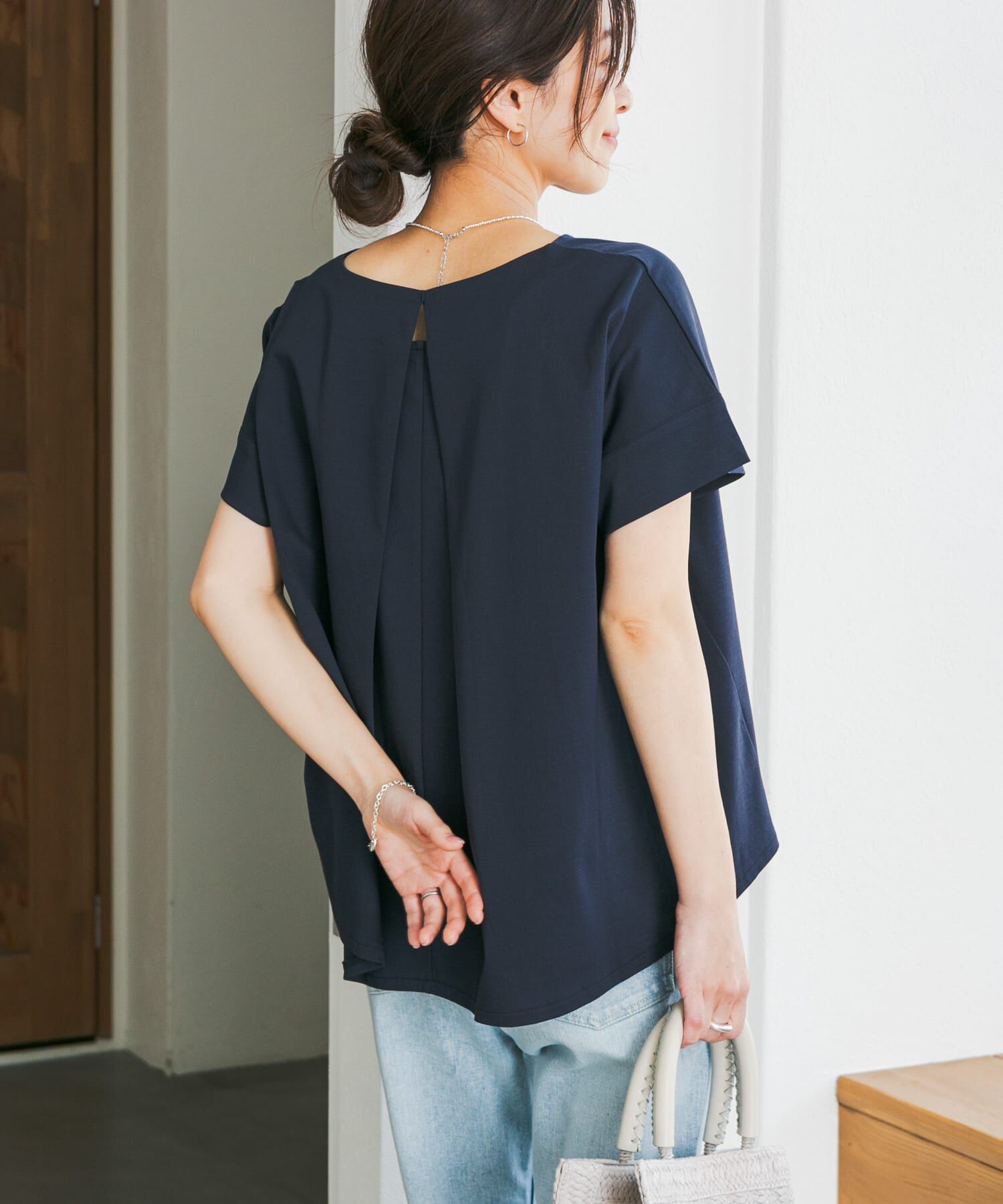 URBAN RESEARCH DOORS「『仁村紗和さん着用』『UR TECH』サマシェアバックデザインプルオーバー」|Tシャツ・カットソー|