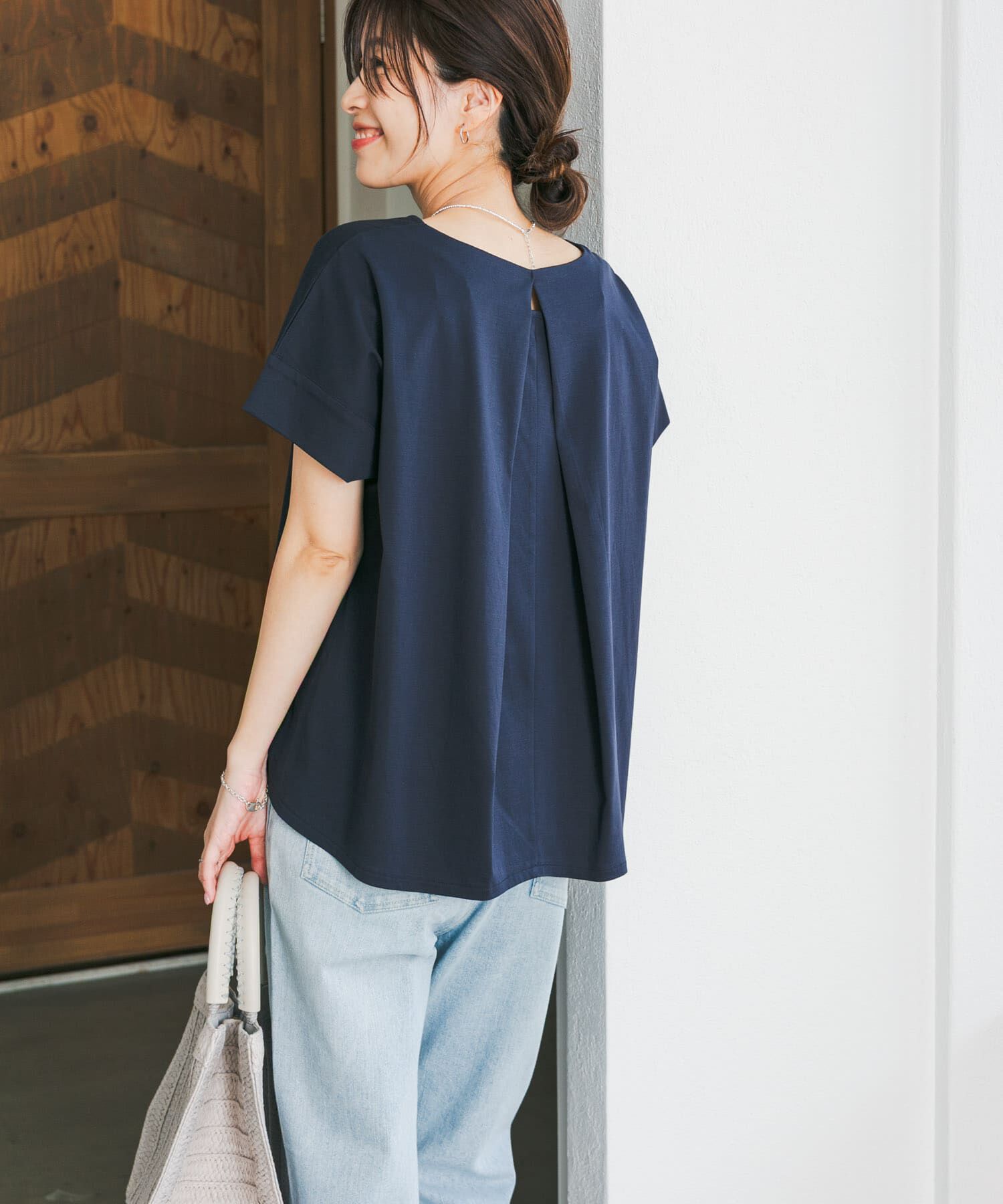 URBAN RESEARCH DOORS「『仁村紗和さん着用』『UR TECH』サマシェアバックデザインプルオーバー」|Tシャツ・カットソー|