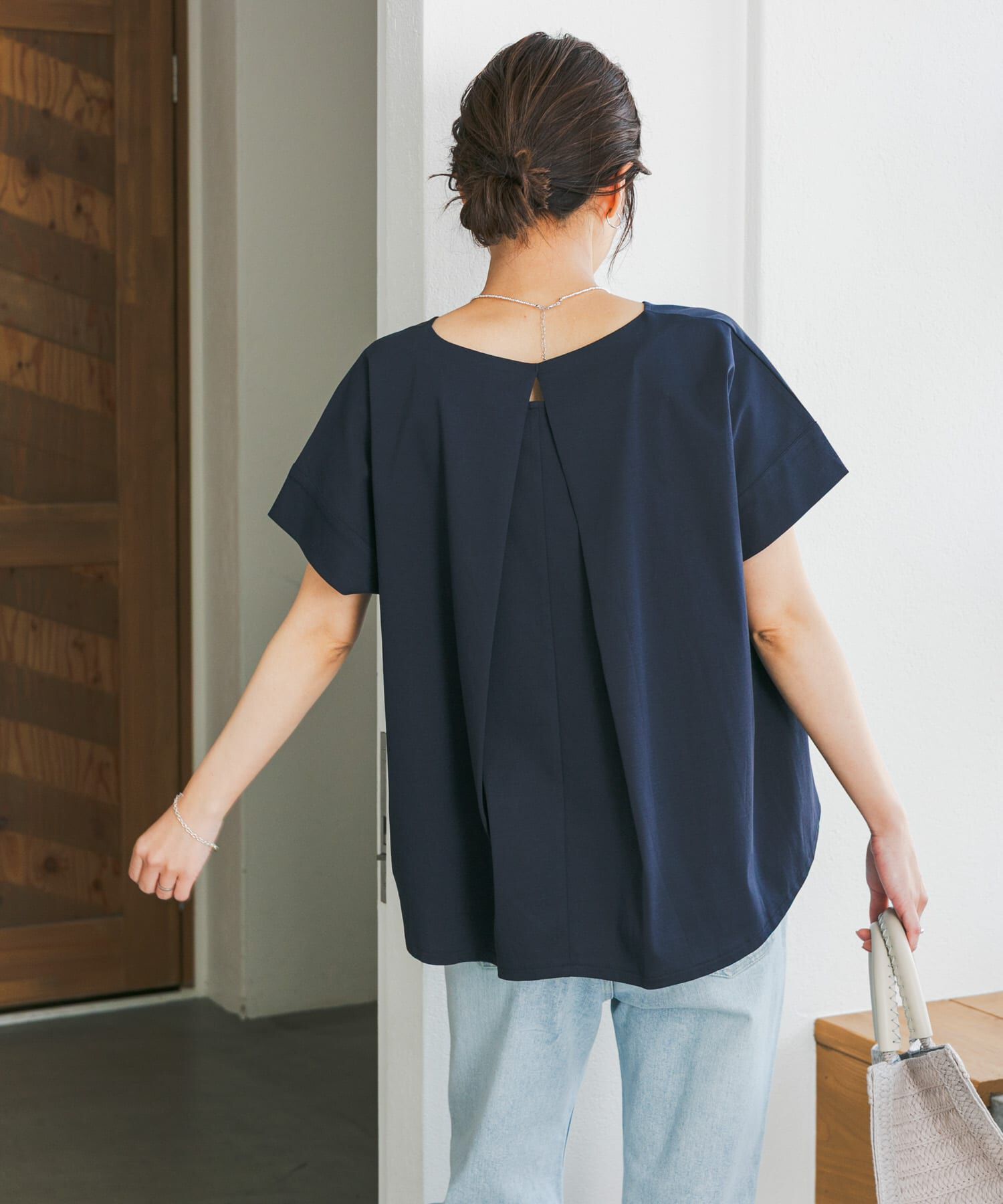 URBAN RESEARCH DOORS「『仁村紗和さん着用』『UR TECH』サマシェアバックデザインプルオーバー」|Tシャツ・カットソー|