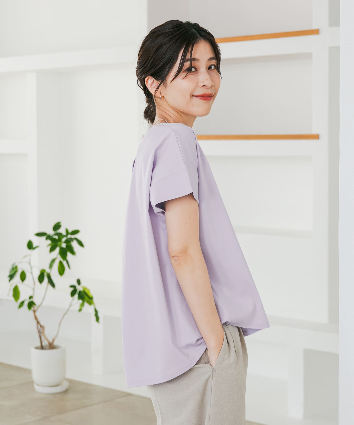 URBAN RESEARCH DOORS「『仁村紗和さん着用』『UR TECH』サマシェアバックデザインプルオーバー」|Tシャツ・カットソー|