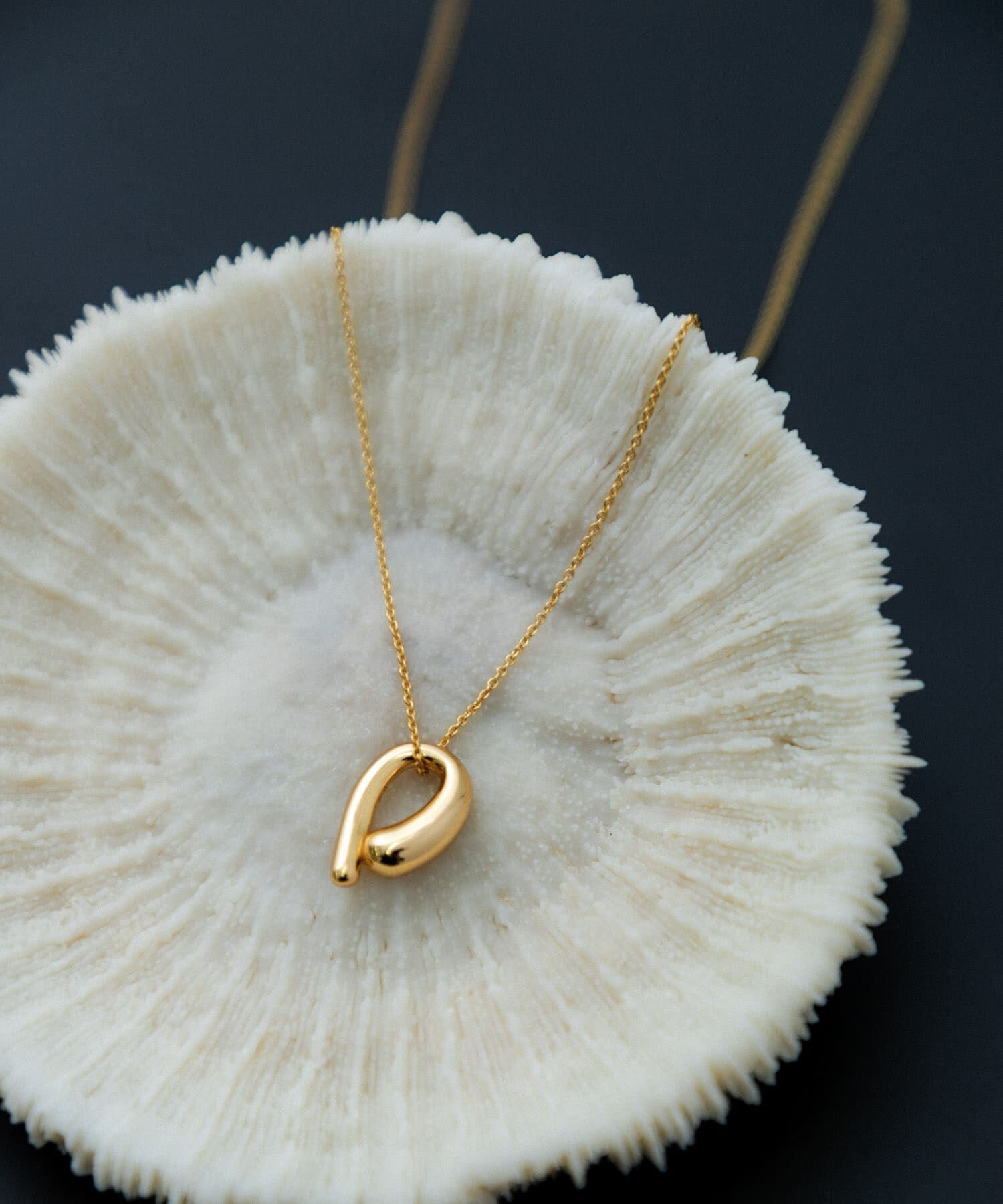 SMELLY「SMELLY so&rsquo;　asymmetric solid necklace」|ネックレス|
