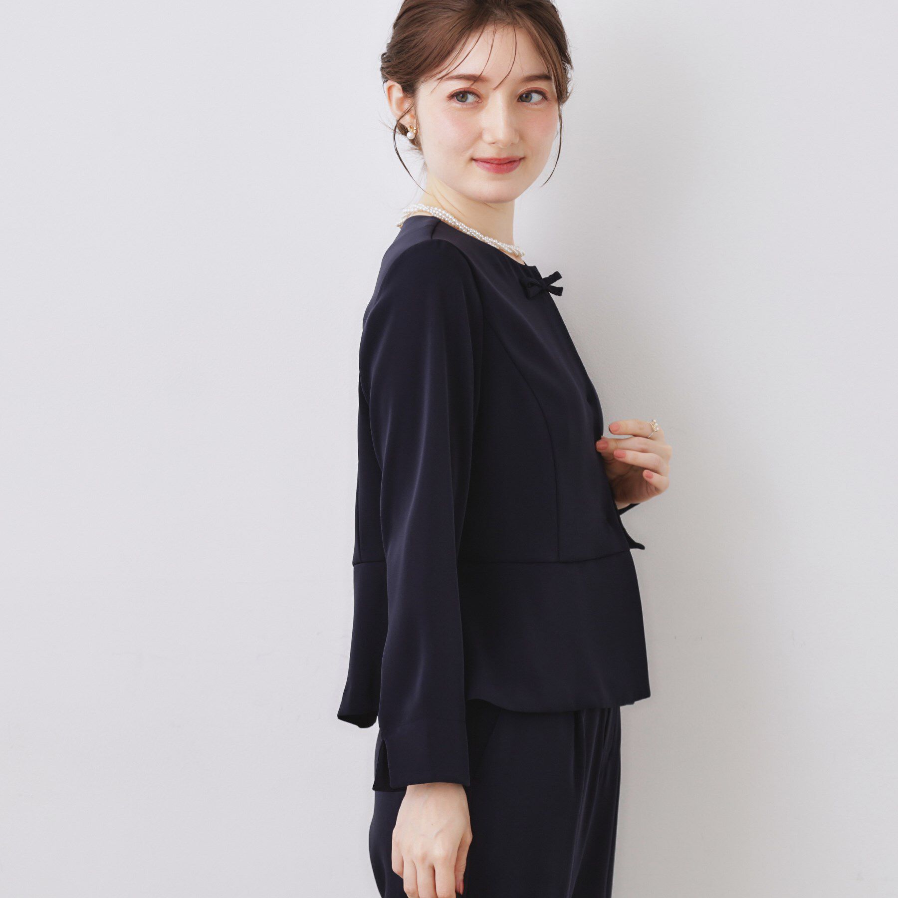 Couture broach「【ハレの日・通勤】リボンデザイン ペプラムブラウス」|シャツ・ブラウス|