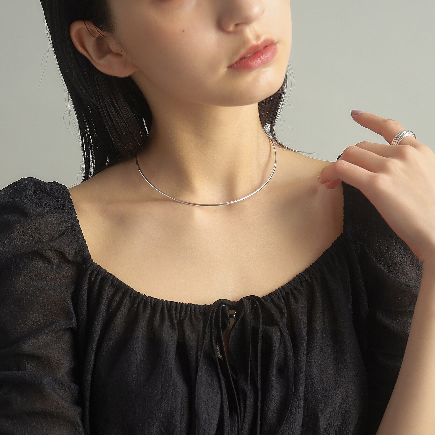 COCOSHNIK ONKITSCH「シルバー ホロウフレキシブルチョーカー」|ネックレス|
