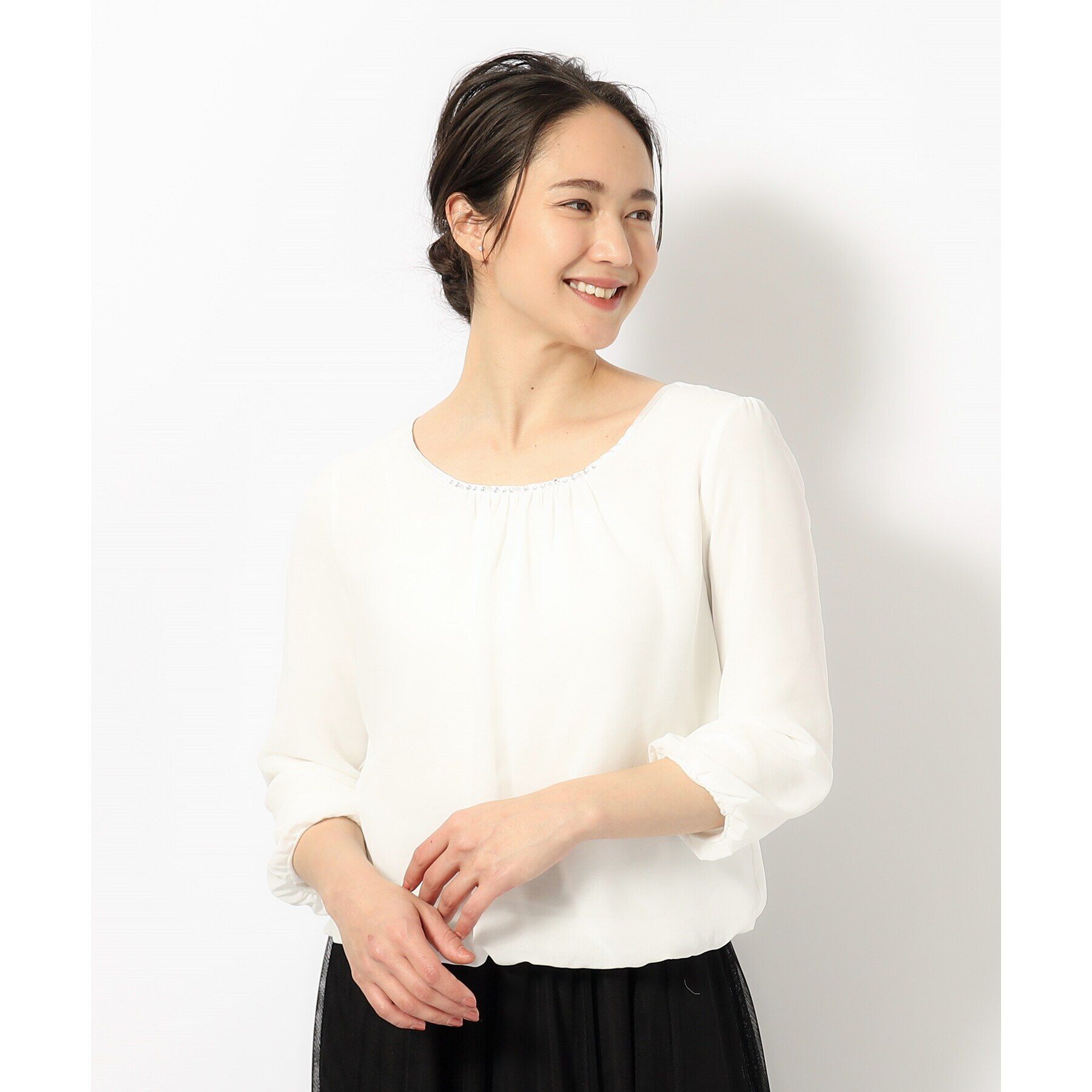 SHOO･LA･RUE「【洗える】ビジュー付きブラウス」|シャツ・ブラウス|ホワイト(102)