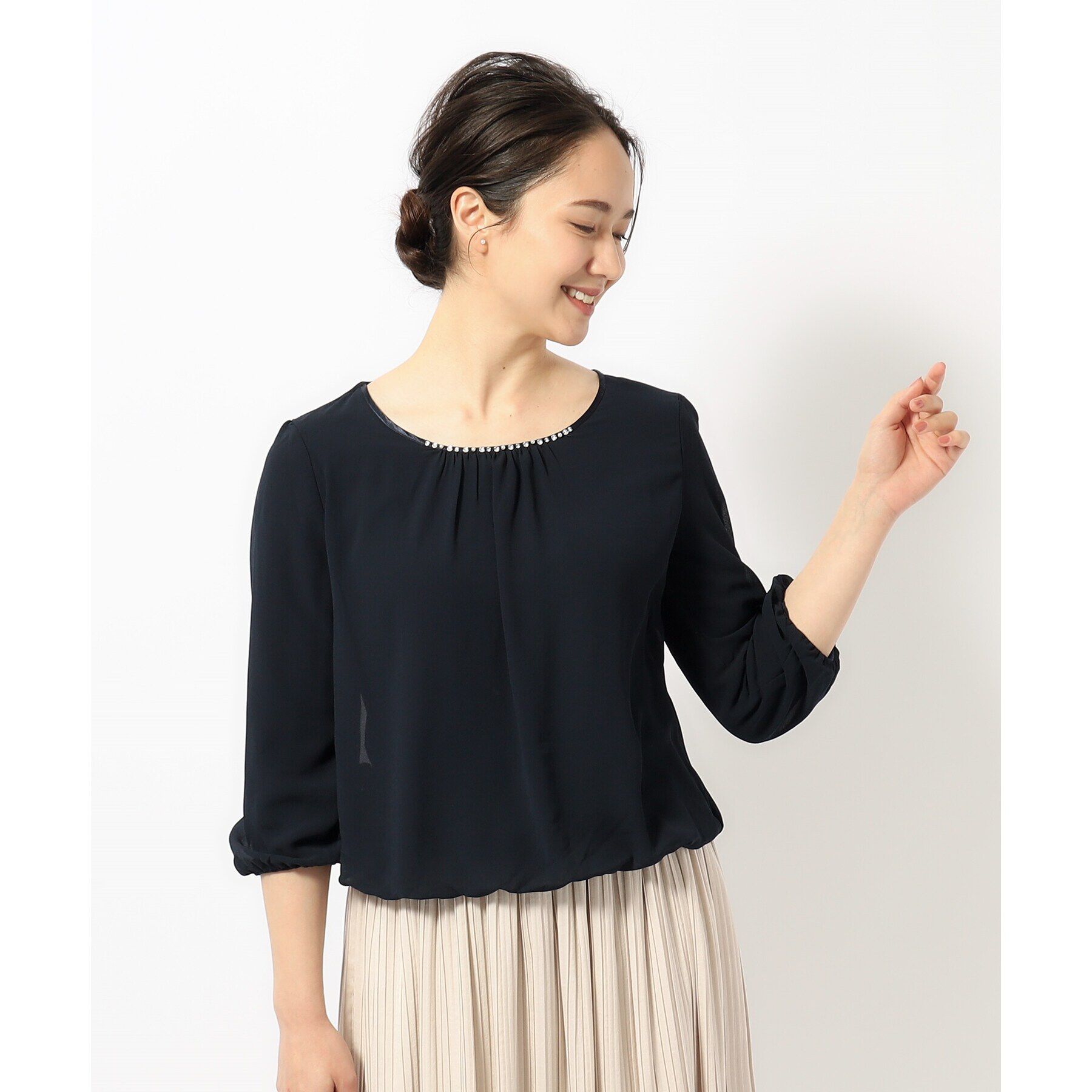 SHOO･LA･RUE「【洗える】ビジュー付きブラウス」|シャツ・ブラウス|ダークネイビー(19