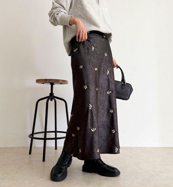 fredy emue「サテンフラワー刺繍スカート」|スカート|ブラック系その他