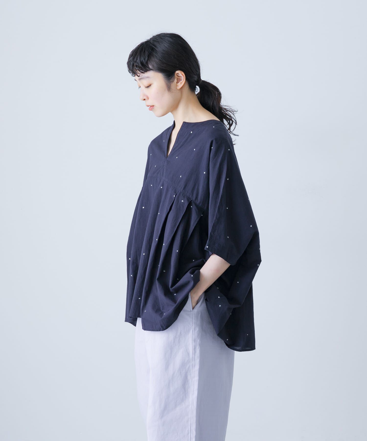 かぐれ「ドット刺しゅうワイドプルオーバー」|シャツ・ブラウス|