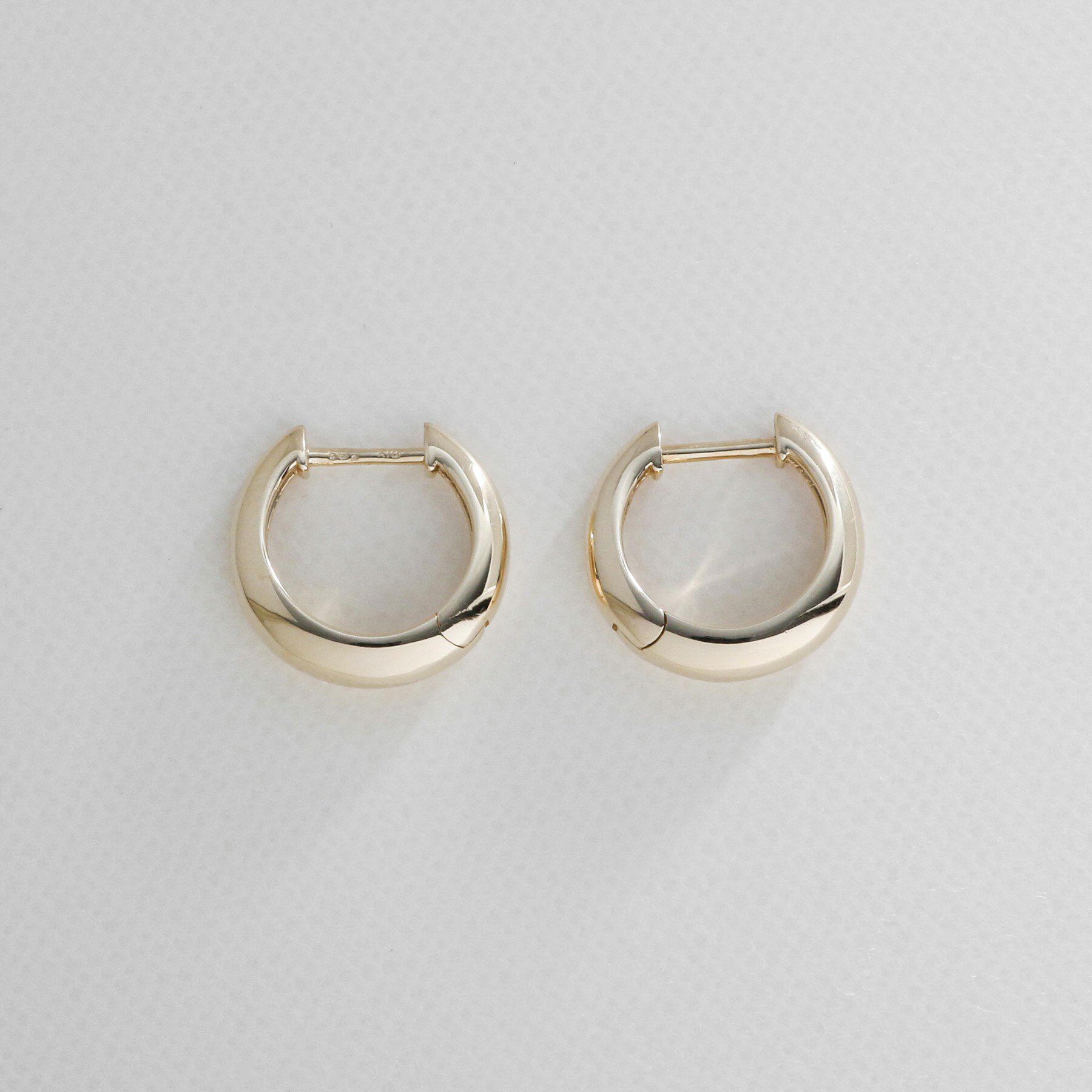 COCOSHNIK「K10月甲中折れ フープピアス」|ピアス|