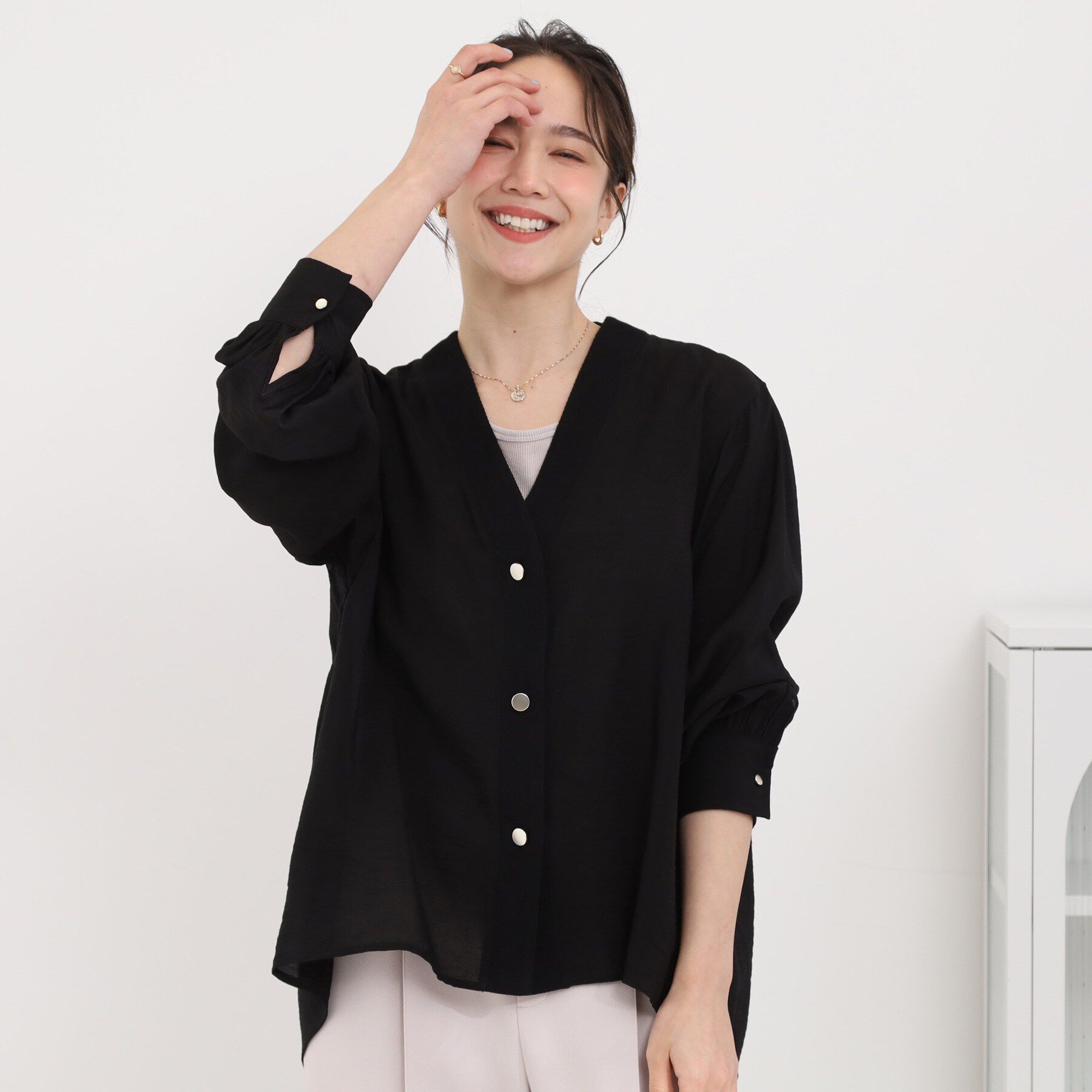 SHOO･LA･RUE「【S-LL/体型カバー/Aライン】身体のラインを拾いにくい シアーシャツカーディガン」|シャツ・ブラウス|