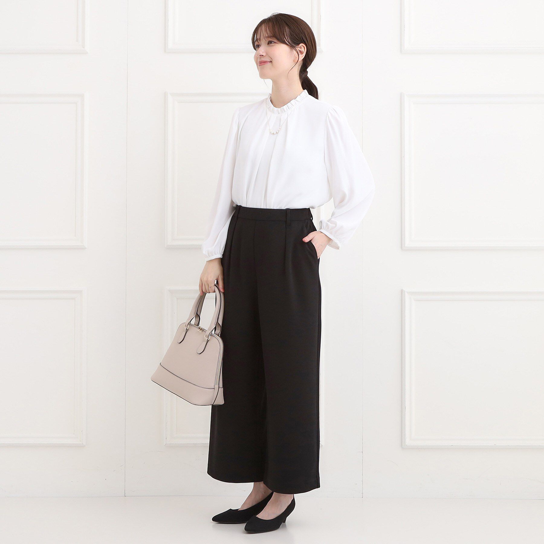 SHOO･LA･RUE「【洗濯機可/通勤/裏地つき】プチフリルで上品に クルーネックブラウス」|シャツ・ブラウス|