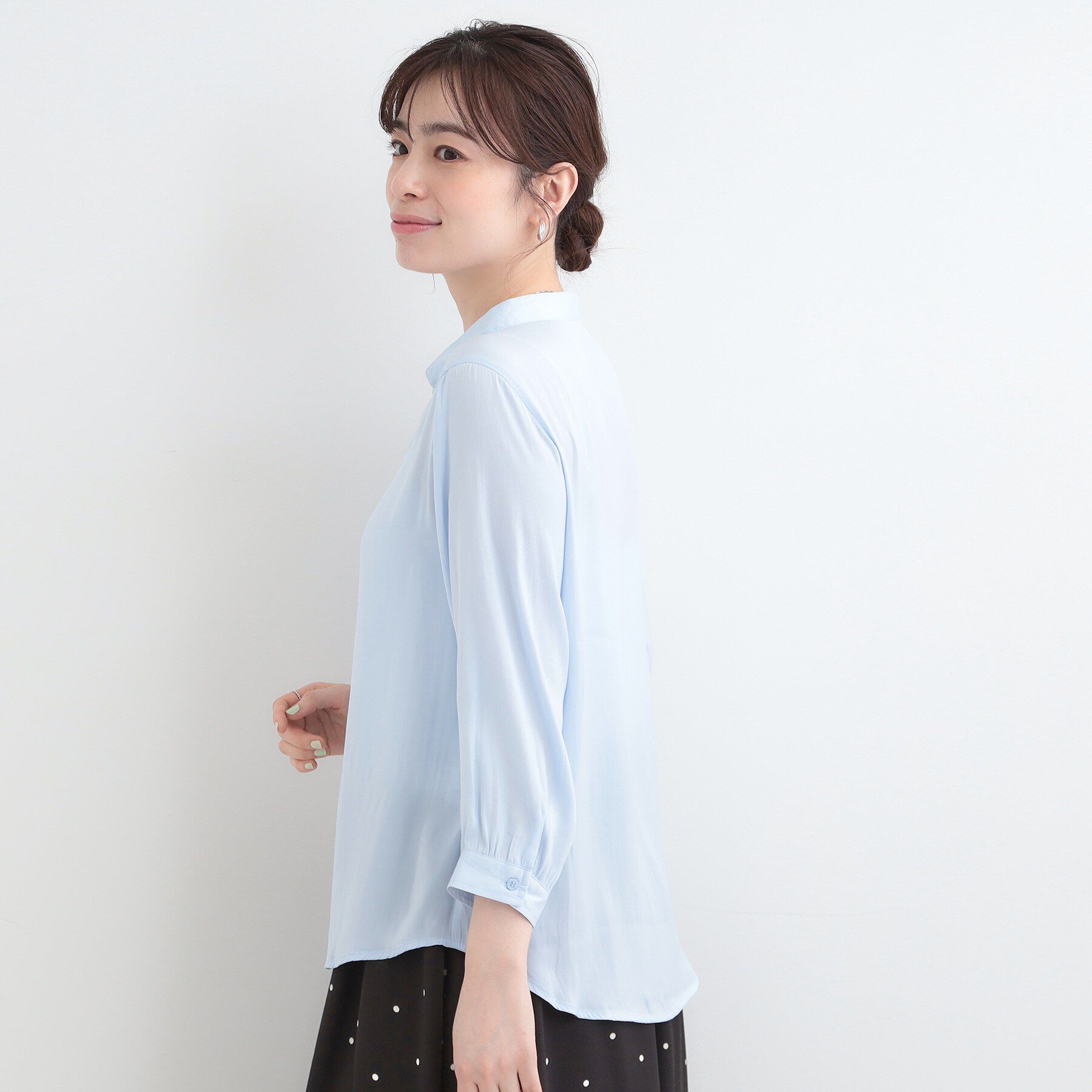 SHOO･LA･RUE「【S-LL/7分袖】首元をすっきり魅せる　大人の上品サテンブラウス」|シャツ・ブラウス|