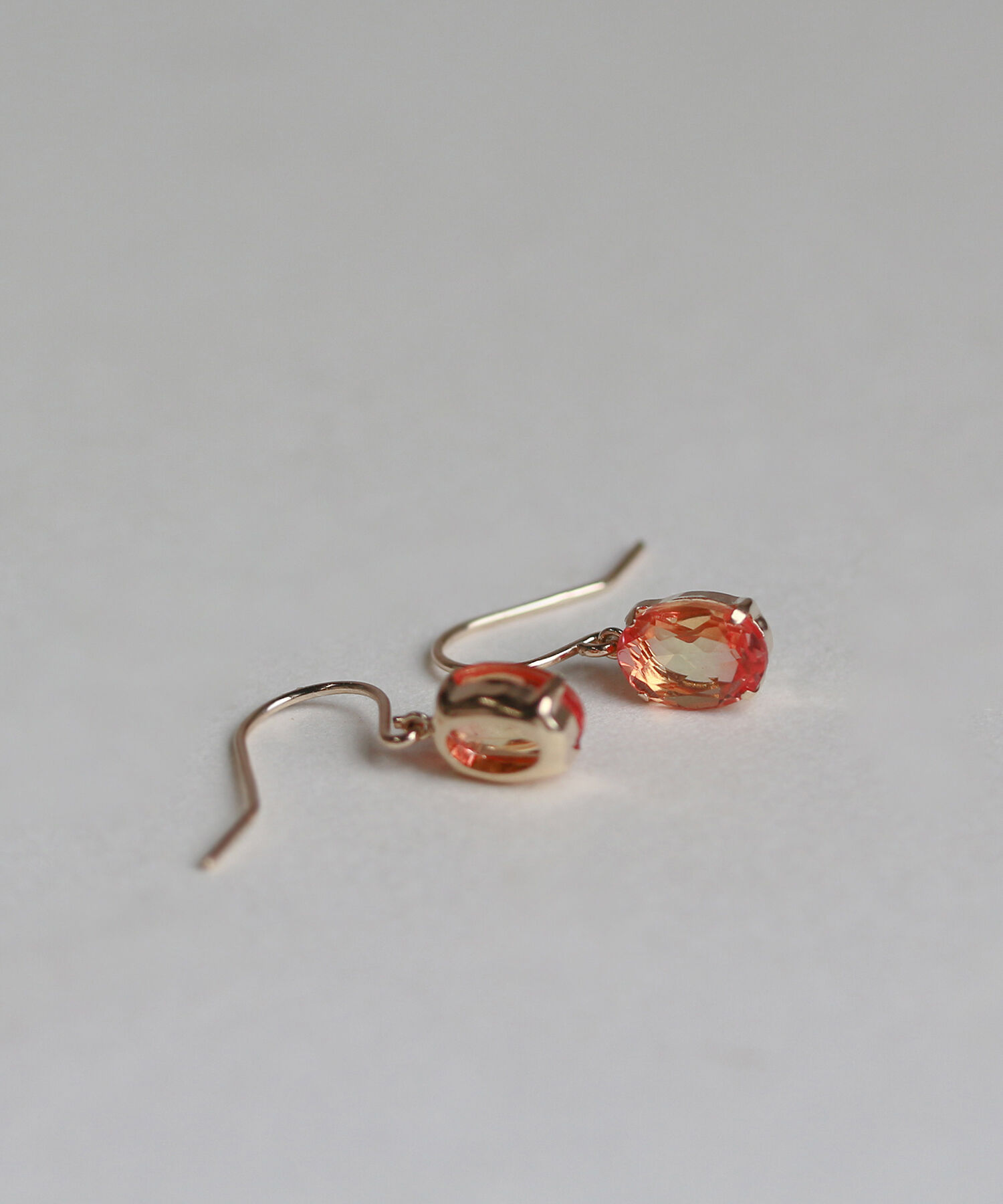  「グラデーションクリスタル フック ピアス | K10YG」|ピアス|