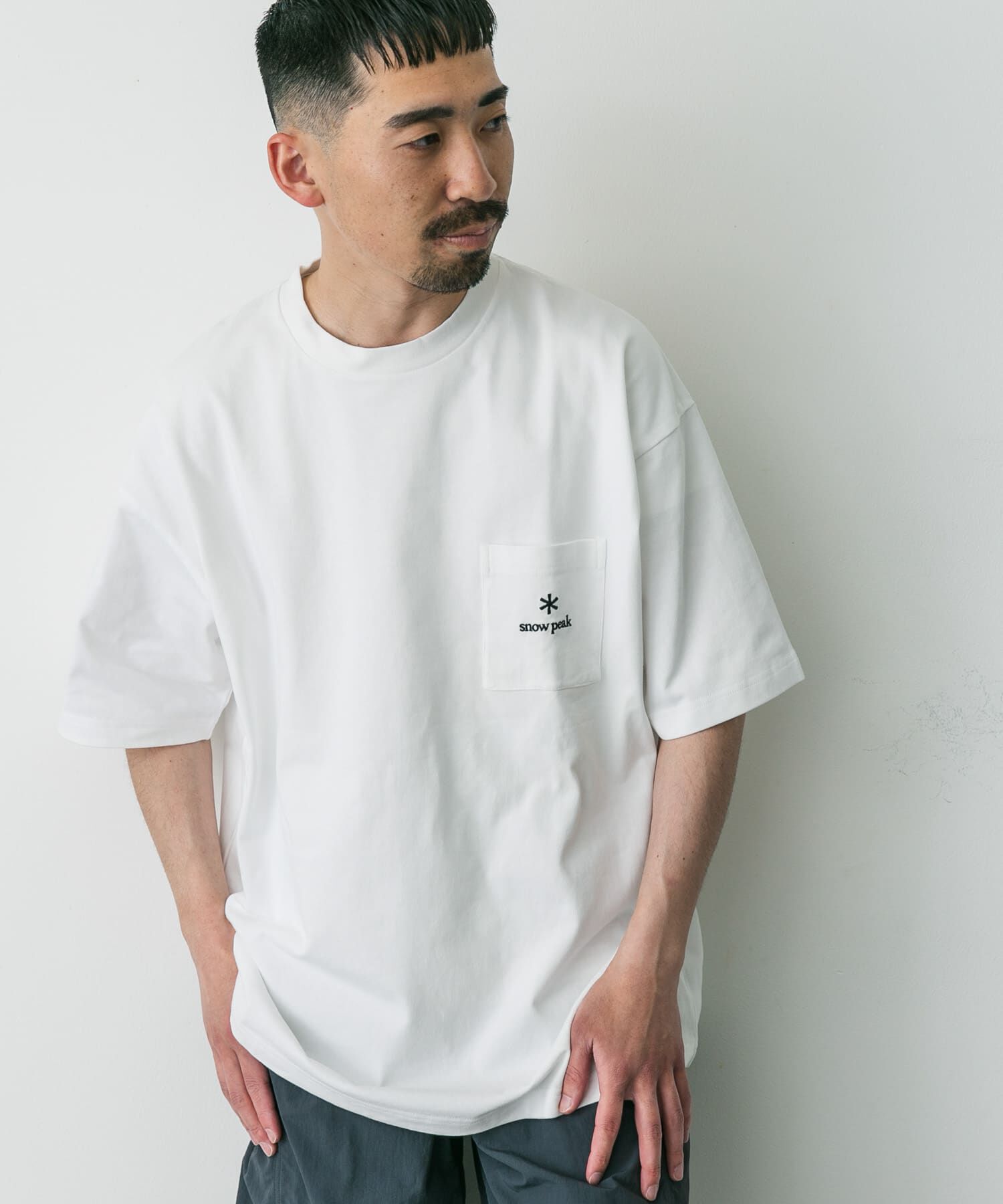 URBAN RESEARCH DOORS「『別注』Snow Peak Apparel&times;DOORS　Pocket Logo T-shirts」|Tシャツ・カットソー|
