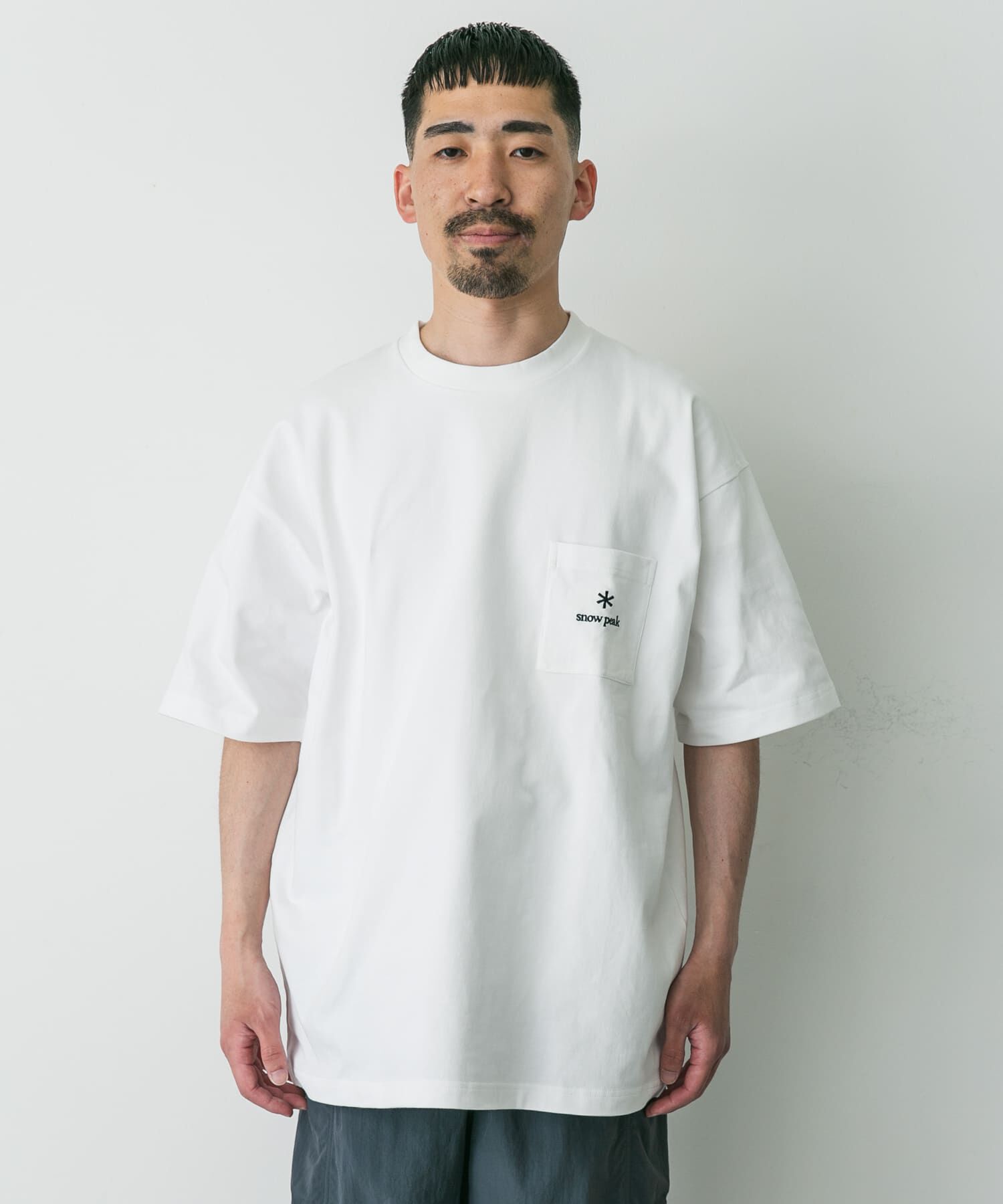 URBAN RESEARCH DOORS「『別注』Snow Peak Apparel&times;DOORS　Pocket Logo T-shirts」|Tシャツ・カットソー|