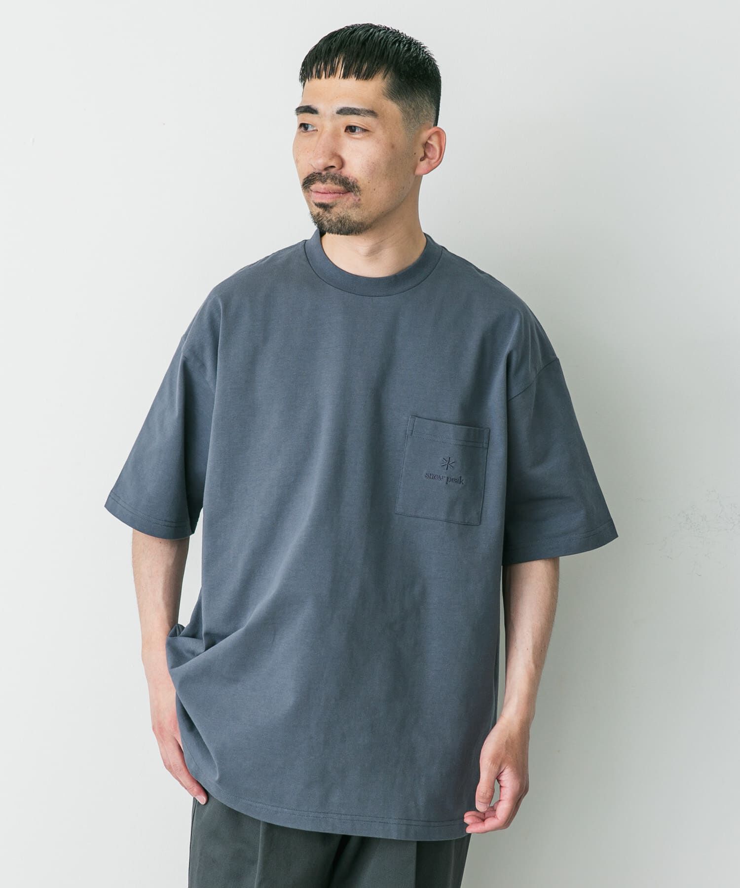 URBAN RESEARCH DOORS「『別注』Snow Peak Apparel&times;DOORS　Pocket Logo T-shirts」|Tシャツ・カットソー|