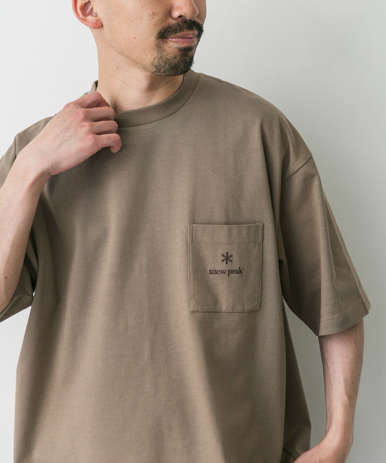 URBAN RESEARCH DOORS「『別注』Snow Peak Apparel&times;DOORS　Pocket Logo T-shirts」|Tシャツ・カットソー|