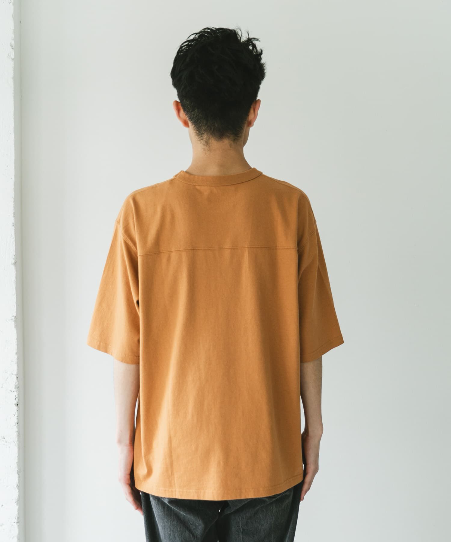 URBAN RESEARCH DOORS「『別注』MANHATTAN PORTAGE&times;DOORS　フットボール オーバーサイズTシャツ」|Tシャツ・カットソー|