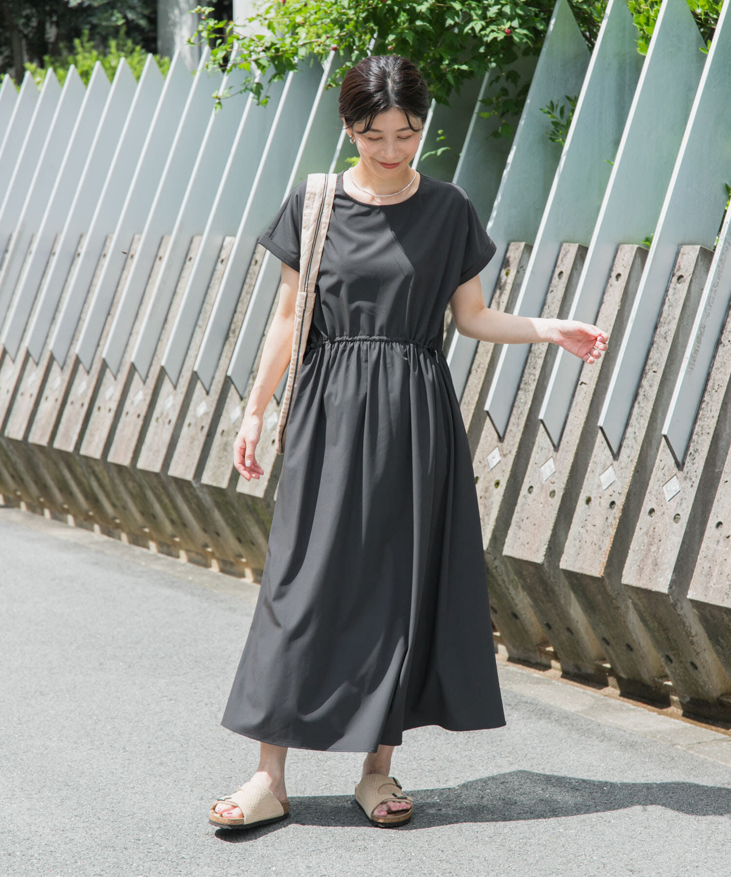 URBAN RESEARCH DOORS「『UR TECH』サマシェアウエストドロストワンピース」|ワンピース|