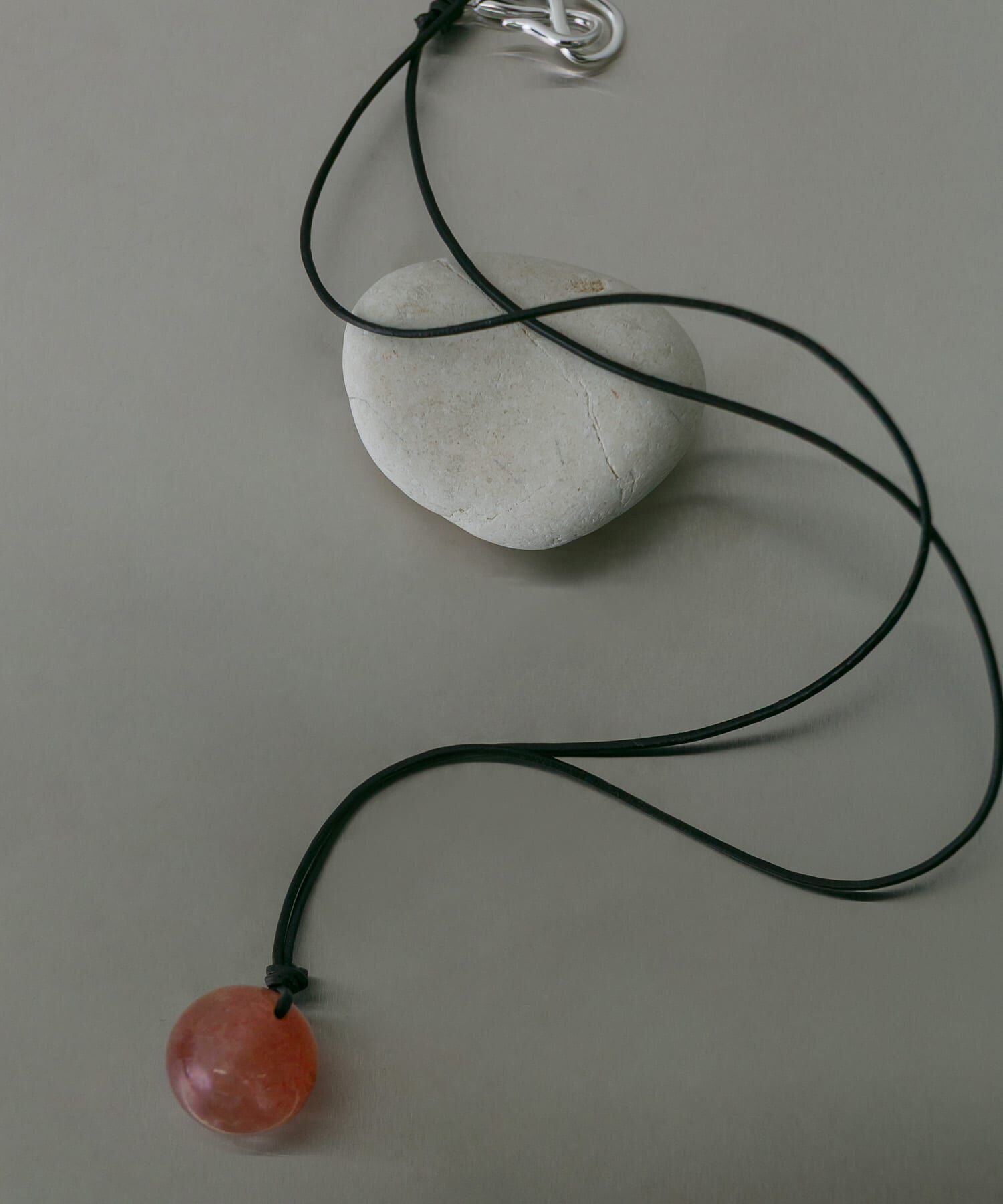 SMELLY「SMELLY so&rsquo;　strawberryquartz necklace」|ネックレス|