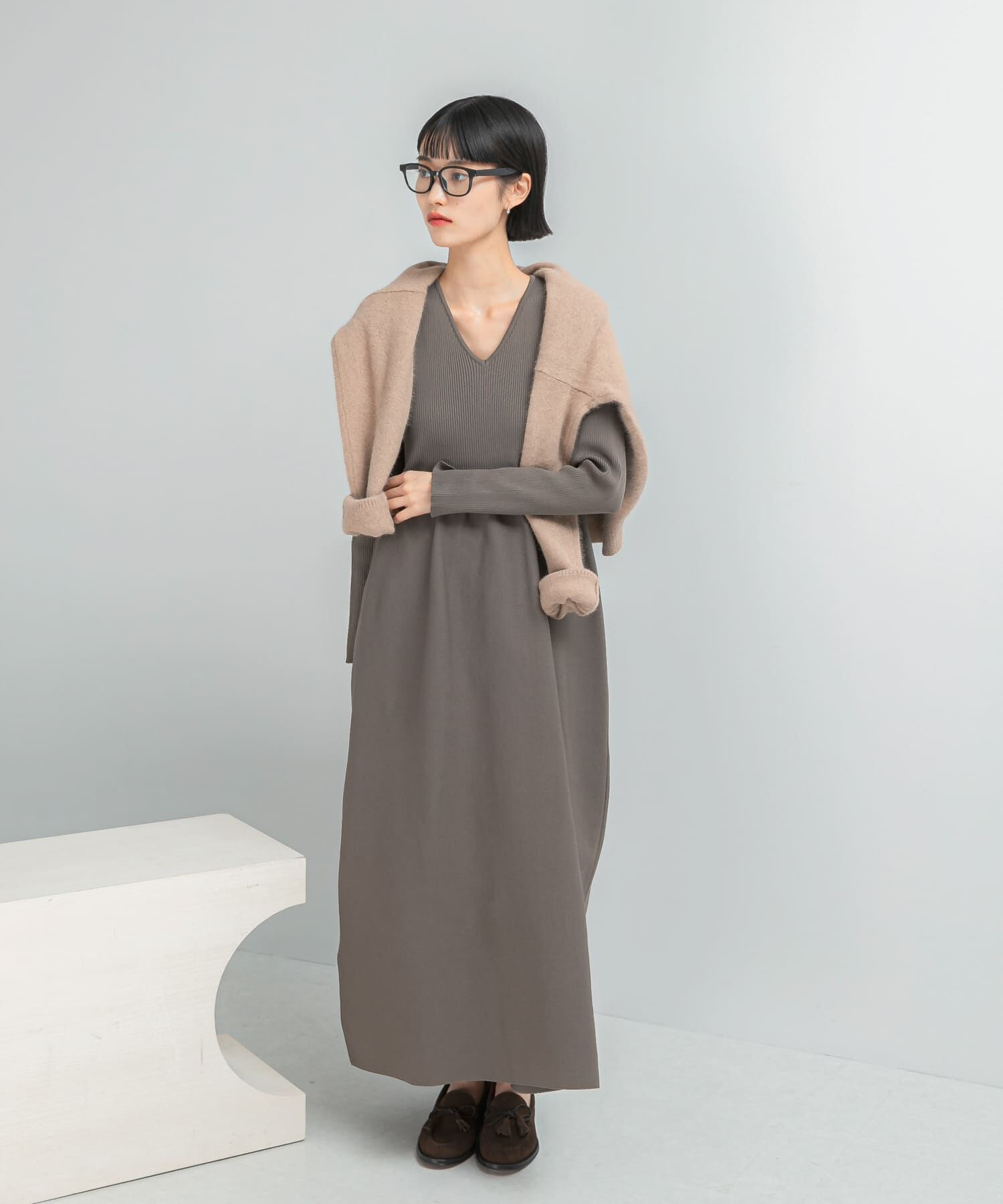 URBAN RESEARCH ROSSO「『WEB/一部店舗限定』フォルムシルエットVネックリブワンピース」|ワンピース|