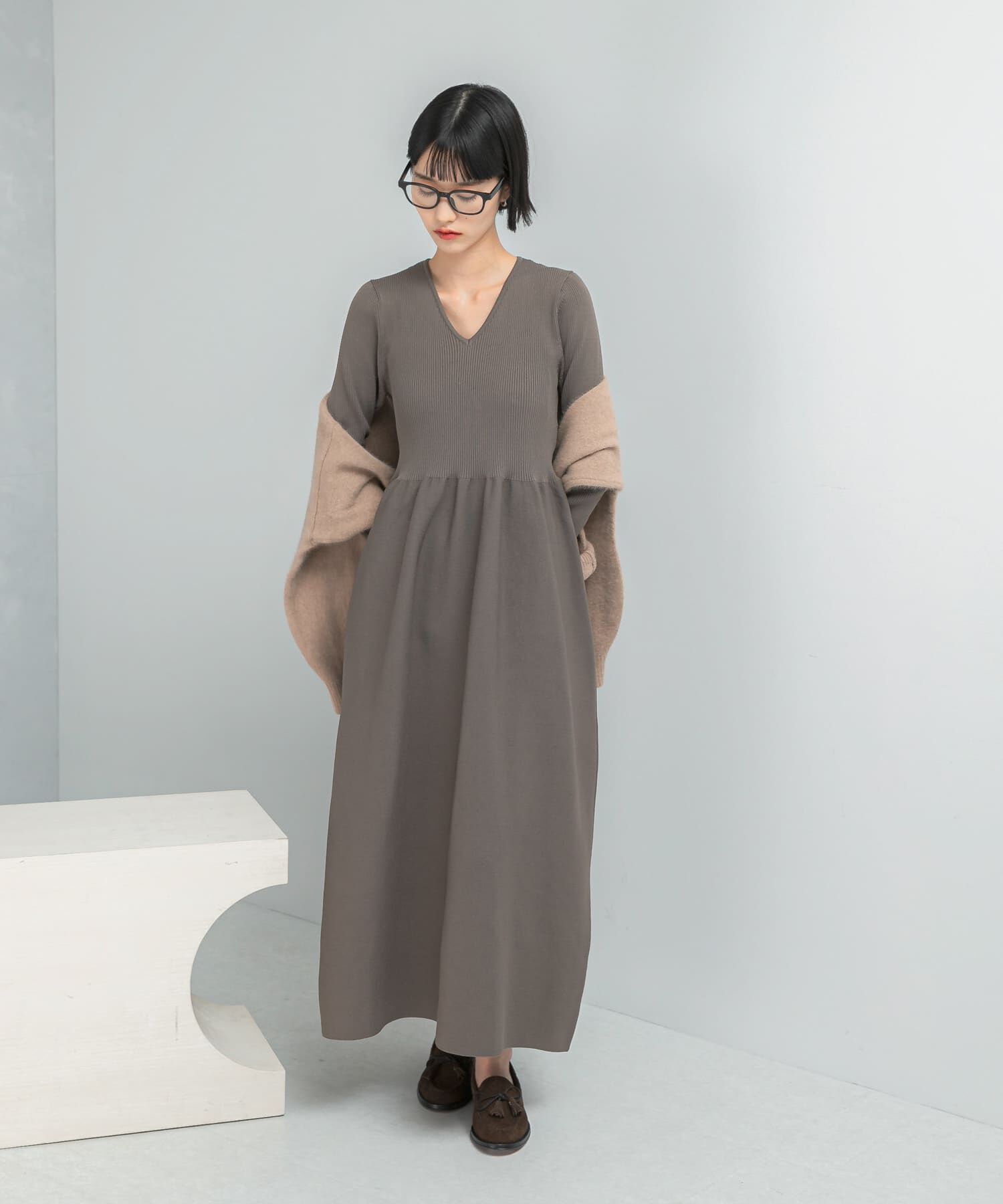 URBAN RESEARCH ROSSO「『WEB/一部店舗限定』フォルムシルエットVネックリブワンピース」|ワンピース|