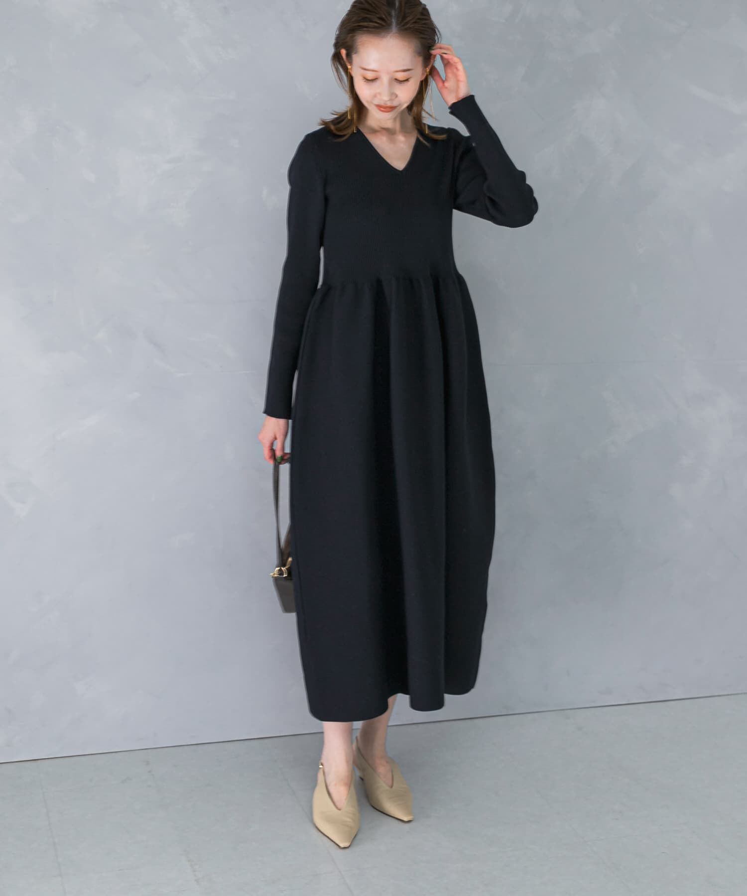 URBAN RESEARCH ROSSO「『WEB/一部店舗限定』フォルムシルエットVネックリブワンピース」|ワンピース|ネイビー