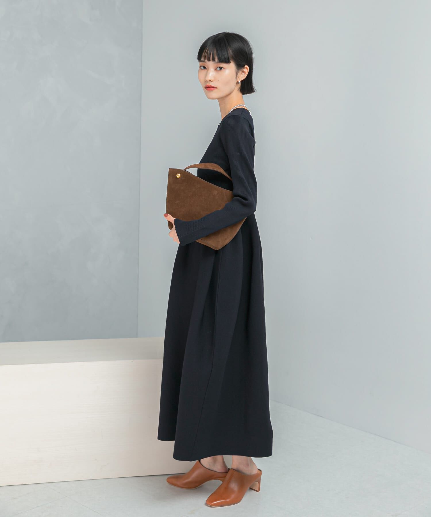 URBAN RESEARCH ROSSO「『WEB/一部店舗限定』フォルムシルエットVネックリブワンピース」|ワンピース|