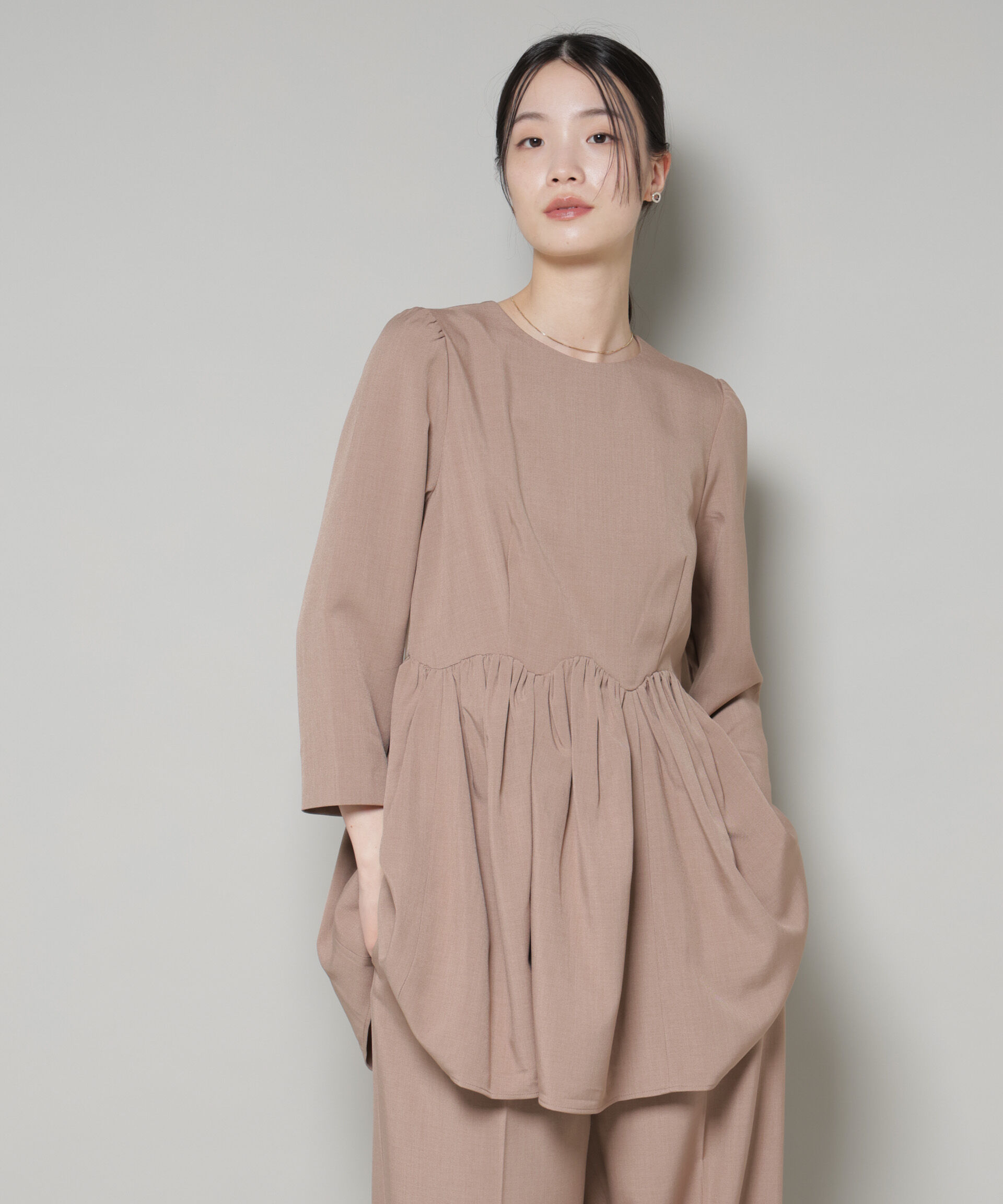 nano･universe「troisieme chaco/TWILL ペプラムトップス(セットアップ可)」|シャツ・ブラウス|ベージュ