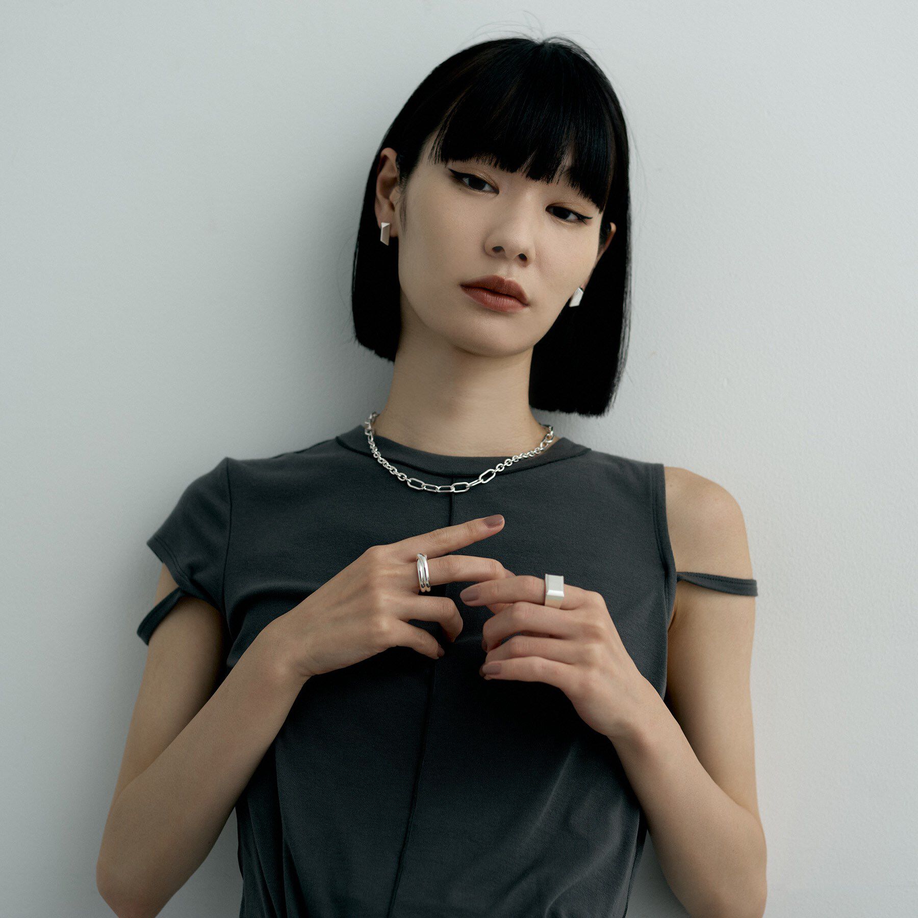 COCOSHNIK ONKITSCH「シルバー ロングピラミッド スタッドピアス」|ピアス|