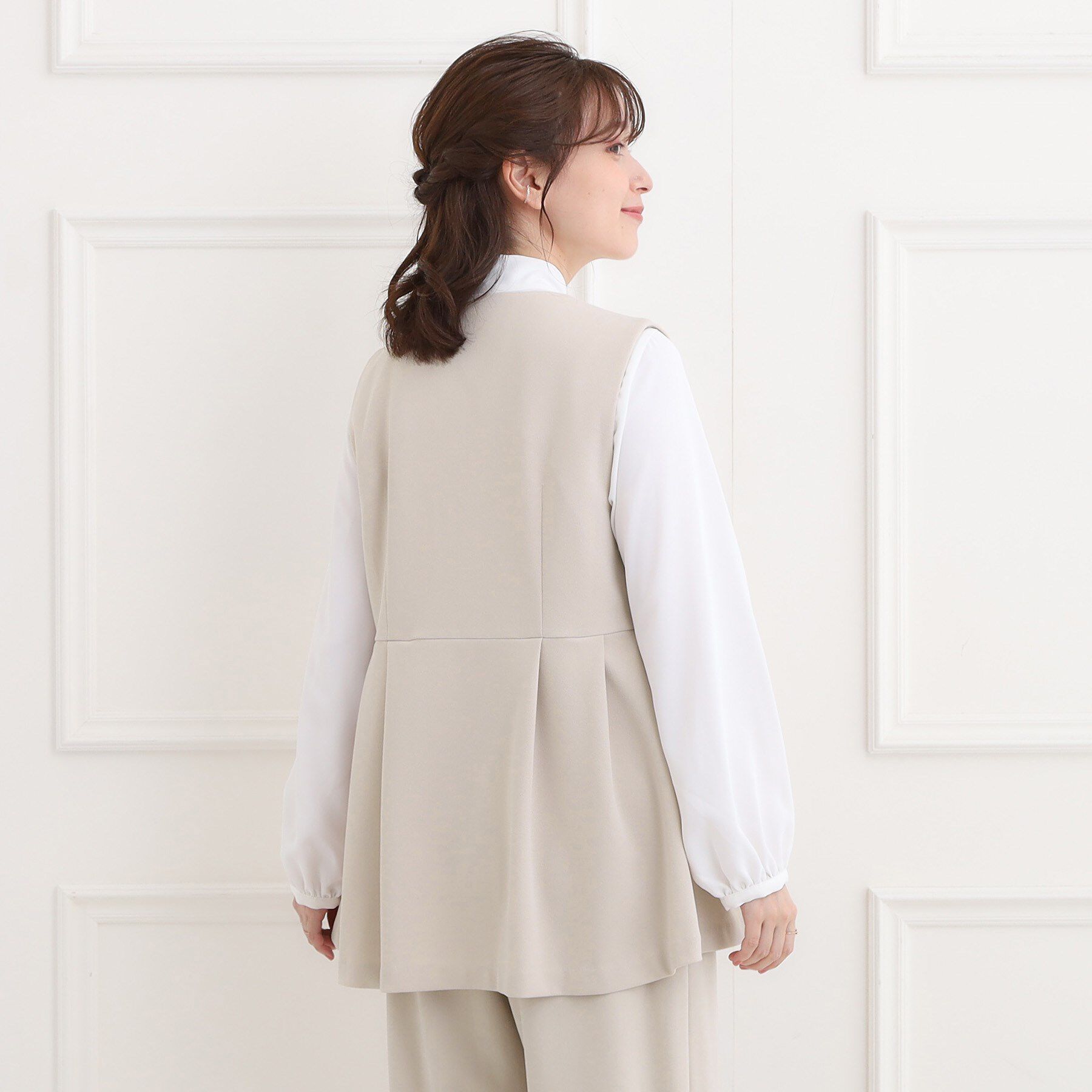 SHOO･LA･RUE「【洗濯機可/セットアップ可/S-3L】きちんと楽に。カットジョーゼット ペプラムジレ」|ベスト・ジレ|