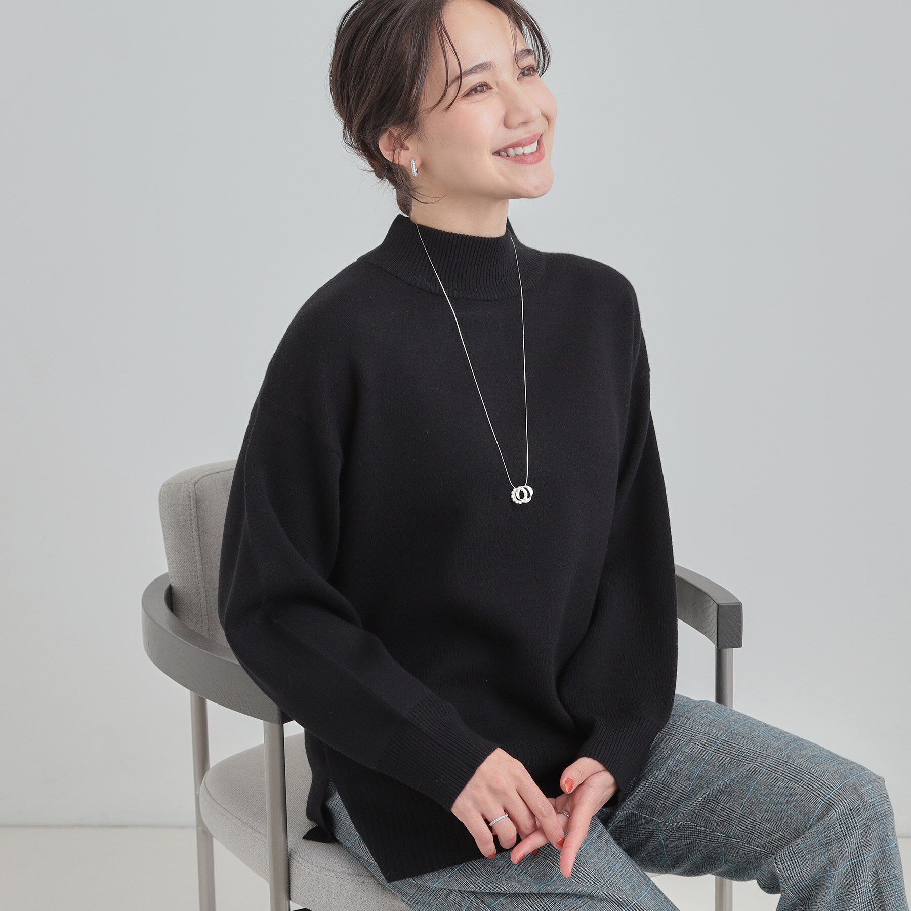 SHOO･LA･RUE「【洗濯機可/S-LL】厚すぎない　ゆったりシンプルもちもちニット」|ニット・セーター|ブラック(019)