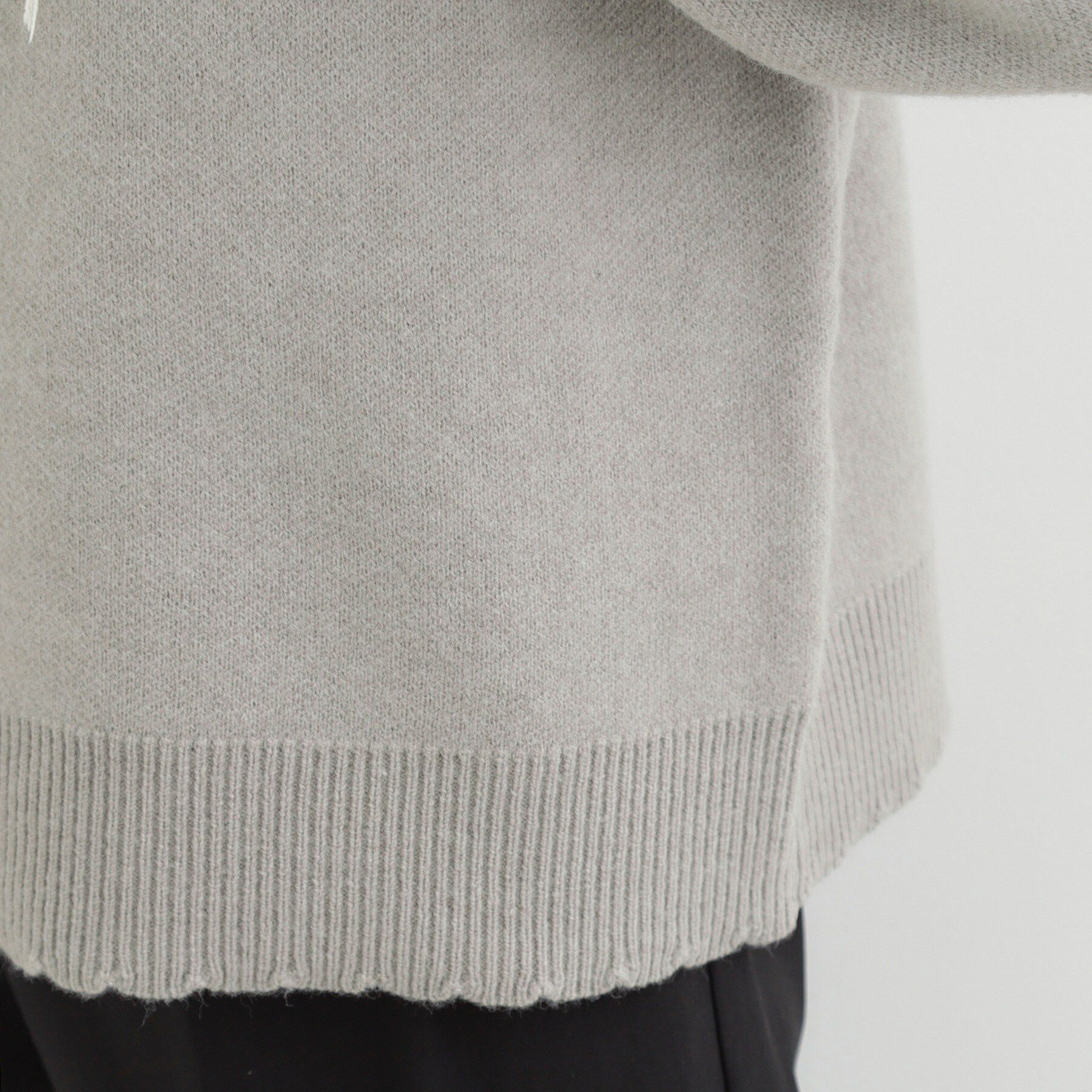 SHOO･LA･RUE「【洗濯機可/S-LL】裾スカラップが差がつく コード刺繍ロゴニット」|ニット・セーター|