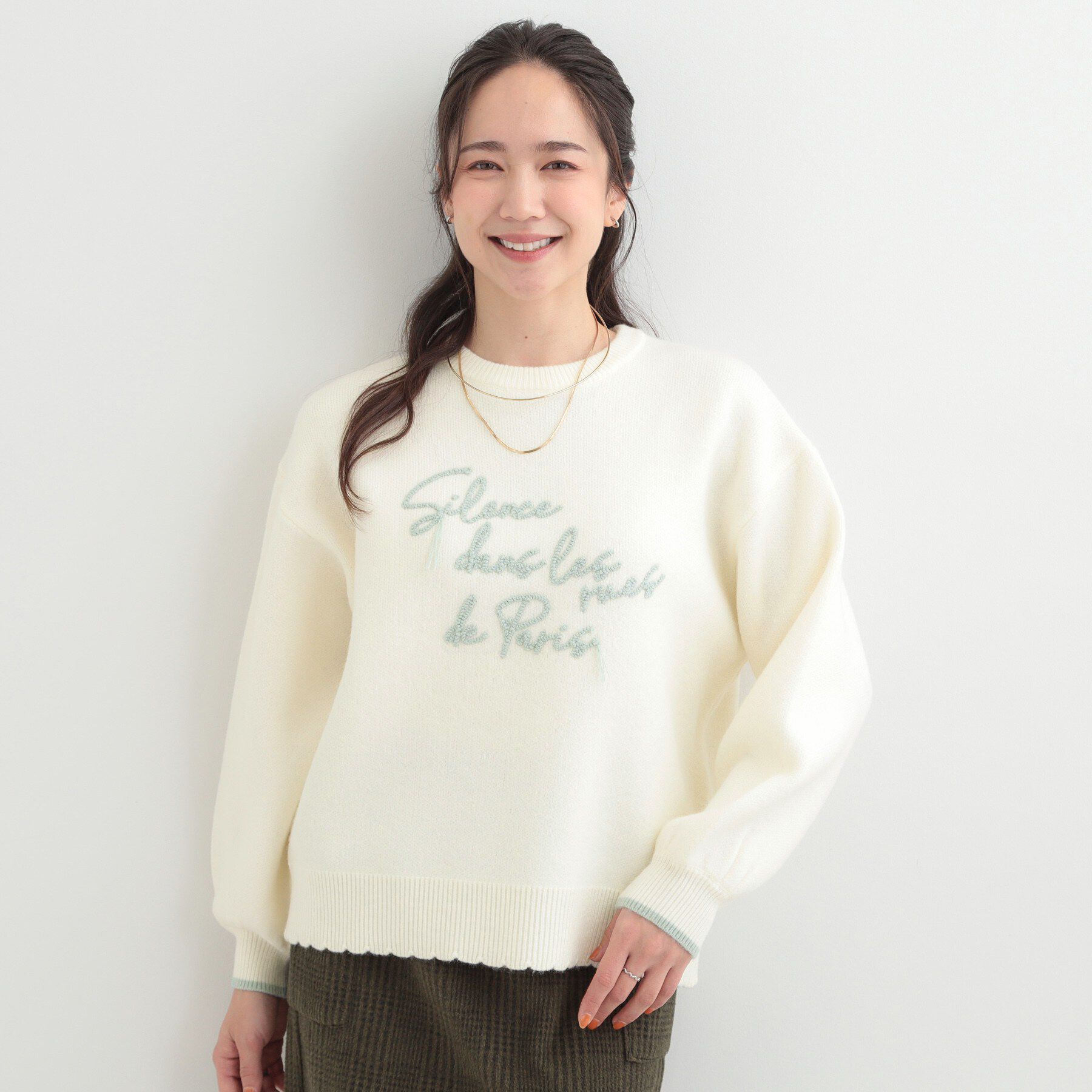 SHOO･LA･RUE「【洗濯機可/S-LL】裾スカラップが差がつく コード刺繍ロゴニット」|ニット・セーター|