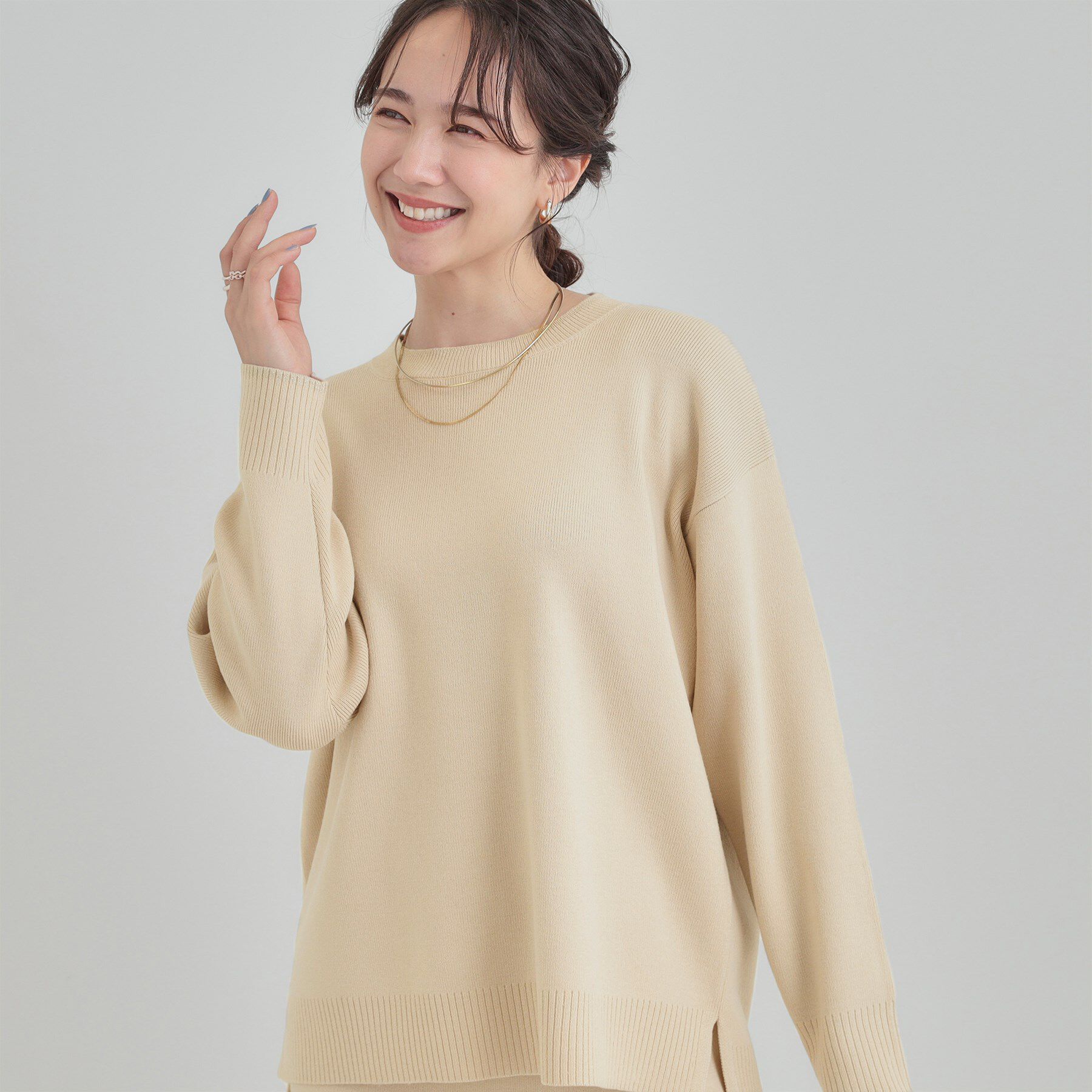 SHOO･LA･RUE「【洗濯機可/セットアップ可】さりげないラメ使いで差をつける クルーネックニット」|ニット・セーター|ライトベージュ(05
