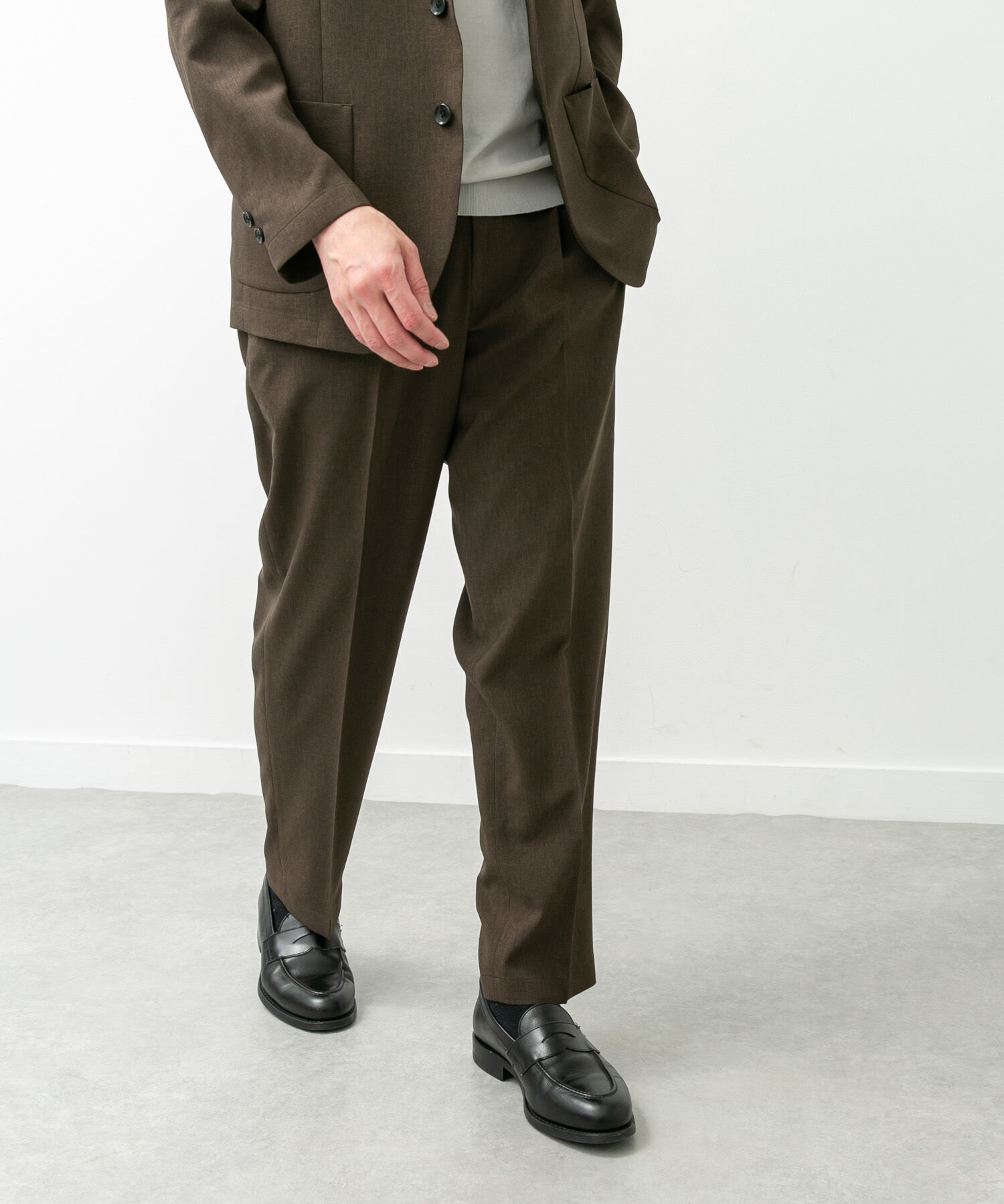 URBAN RESEARCH DOORS「LIFE STYLE TAILOR　リネンライクコンフォータブル1タックパンツ」|スラックス|ブラウン系その他