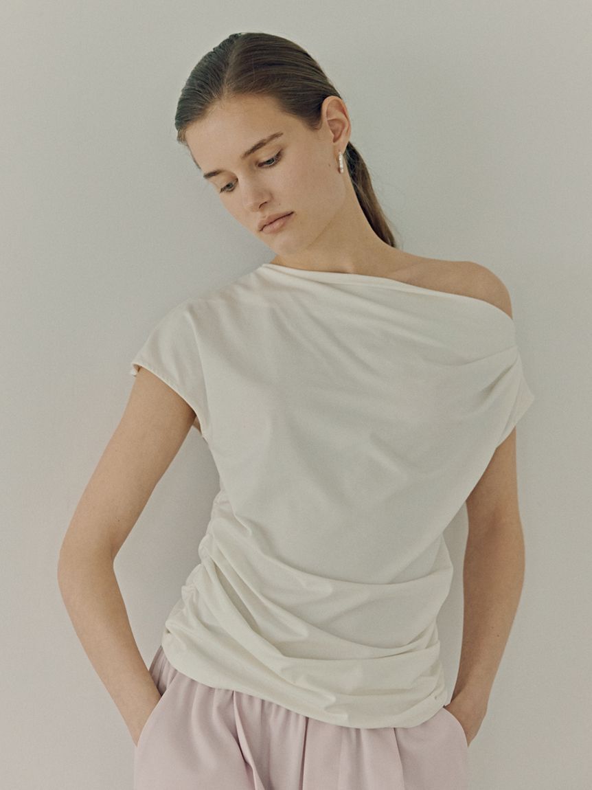 emmi atelier「【ICEDFABRIC＋(R)】ワンショルドレープカットソー/接触冷感」|Tシャツ・カットソー|
