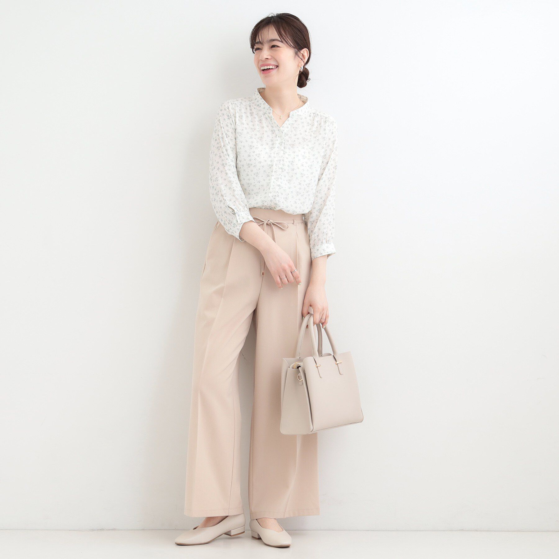 SHOO･LA･RUE「【S-LL/7分袖】首元をすっきり魅せる　大人の上品サテンブラウス」|シャツ・ブラウス|