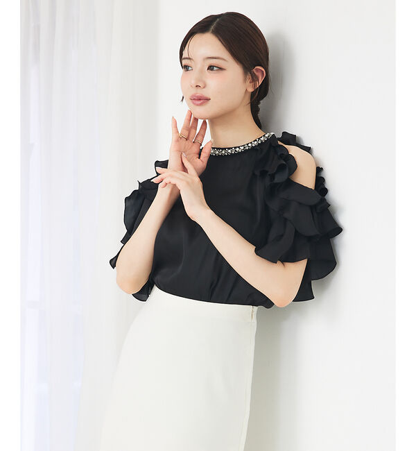 SELFIST「【品よく肌見せ】ショルダーオープンビジュー付フリルブラウス」|シャツ・ブラウス|ブラック