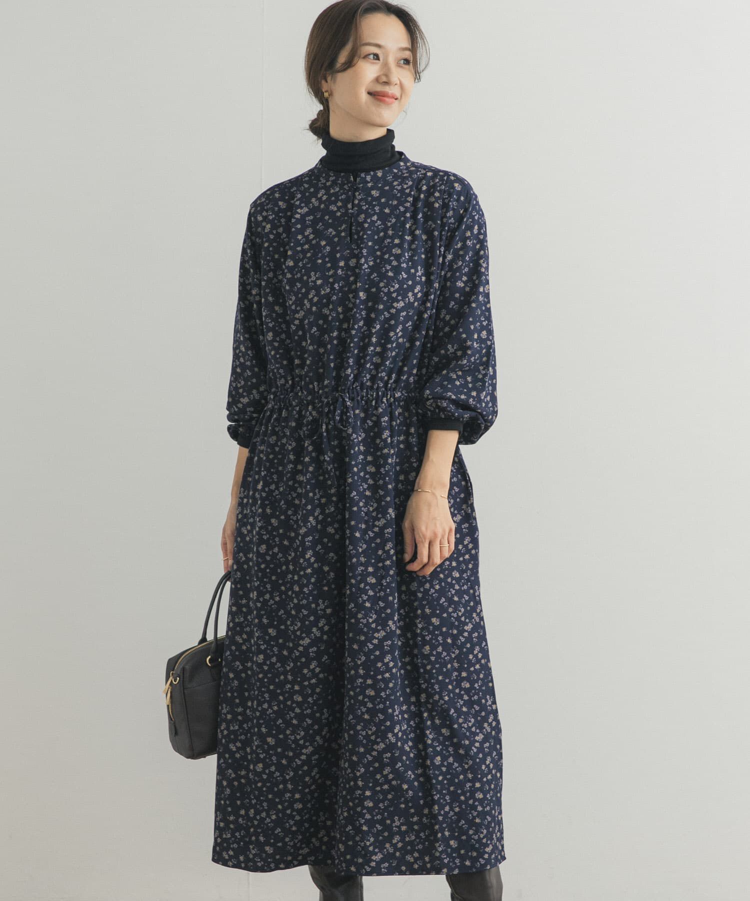 URBAN RESEARCH DOORS「小花柄ドロストワンピース」|ワンピース|