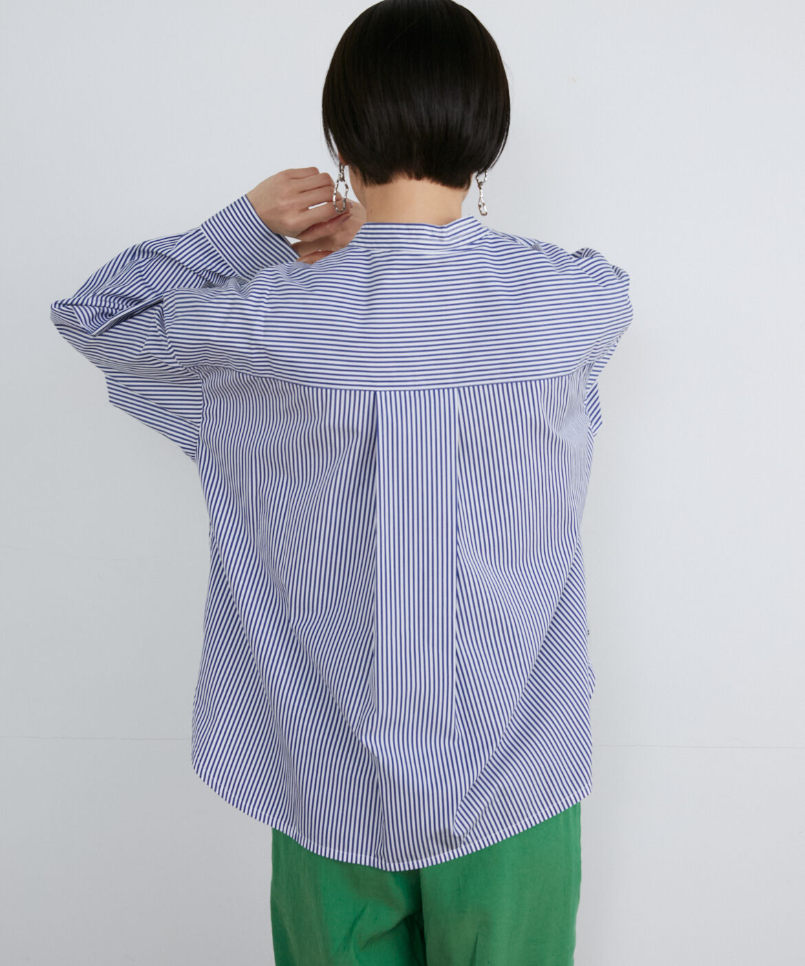 INED「ショート丈バンドカラーシャツ」|シャツ・ブラウス|