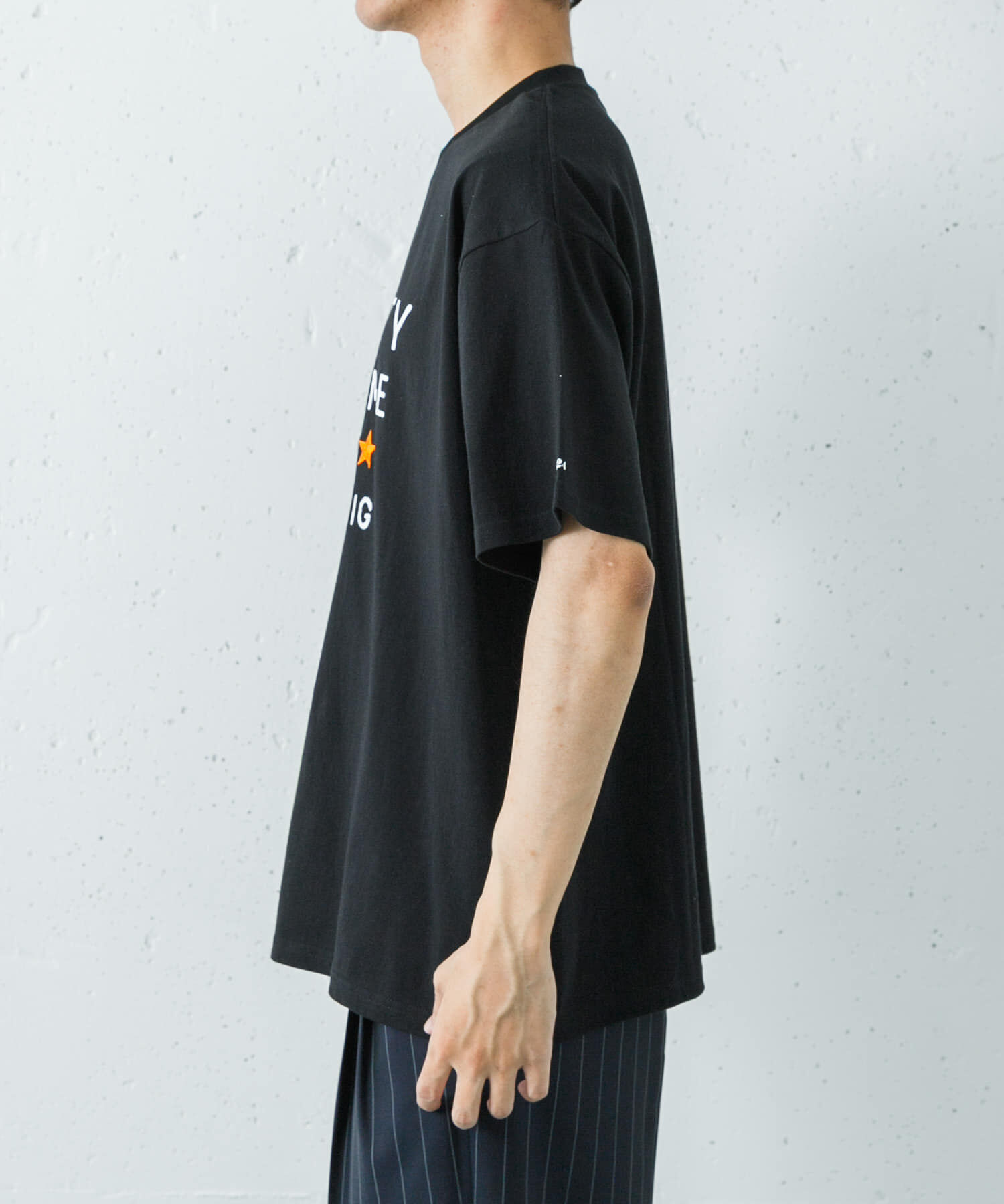 URBAN RESEARCH「URBAN RESEARCH&times;MARTY SUPREME&times;A24　SOLID 3STAR LOGO T-SHIRTS」|Tシャツ・カットソー|
