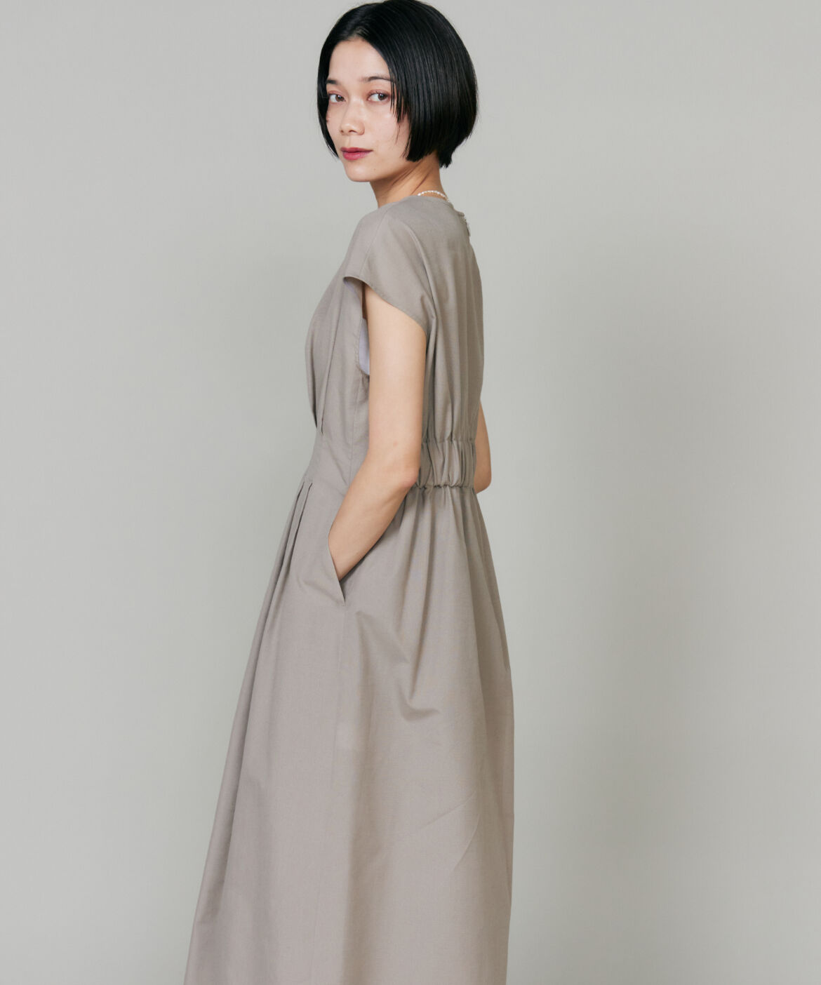 INED「《大きいサイズ》タックディティールワンピース」|ワンピース|