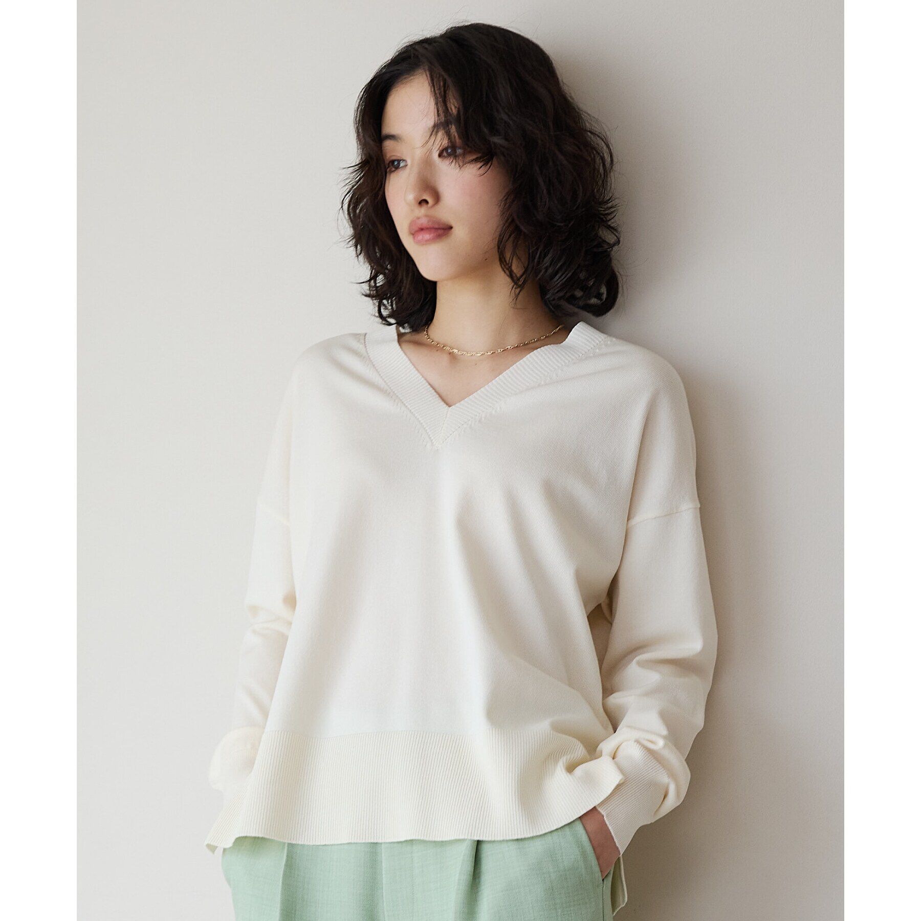 THE SHOP TK「【毛玉になりにくい】さらっとキレイVネックニット/洗濯機OK」|ニット・セーター|アイボリー(004)