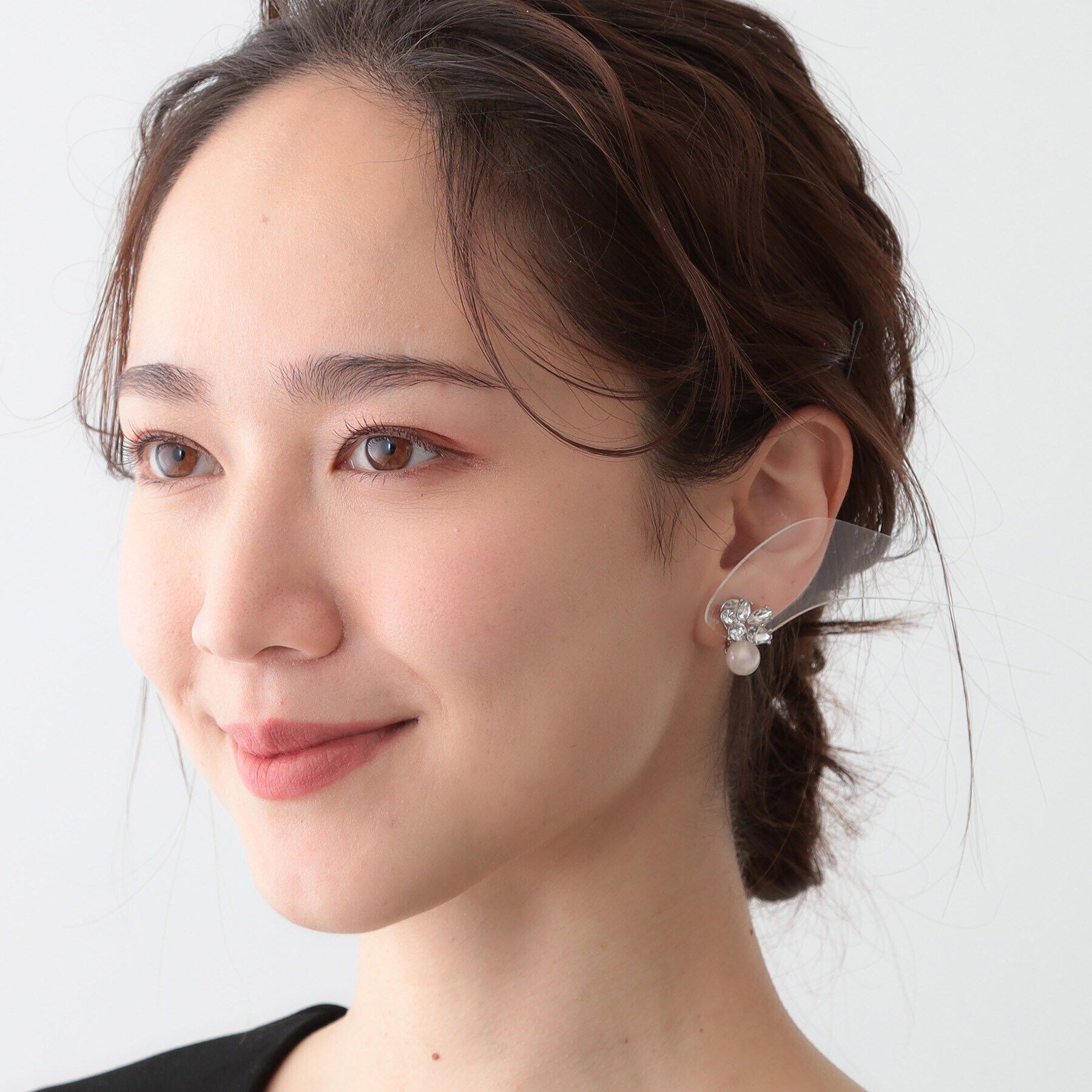 SHOO･LA･RUE「【痛くなりにくい】ビジューフラワーイヤリング」|イヤリング|