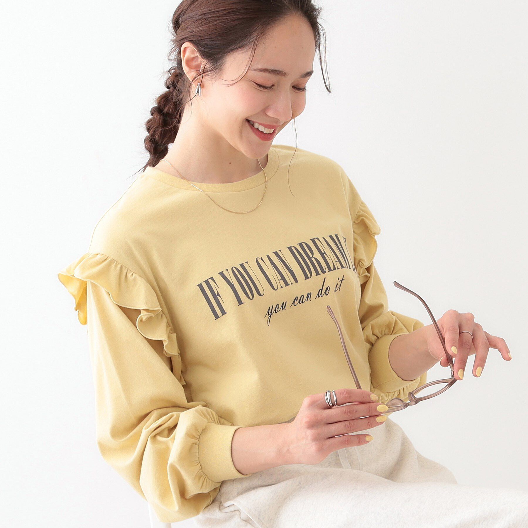 SHOO･LA･RUE「【S-LL/洗える】ショルダーフリルが目を惹く ロゴプリントロンT」|Tシャツ・カットソー|イエロー(031)