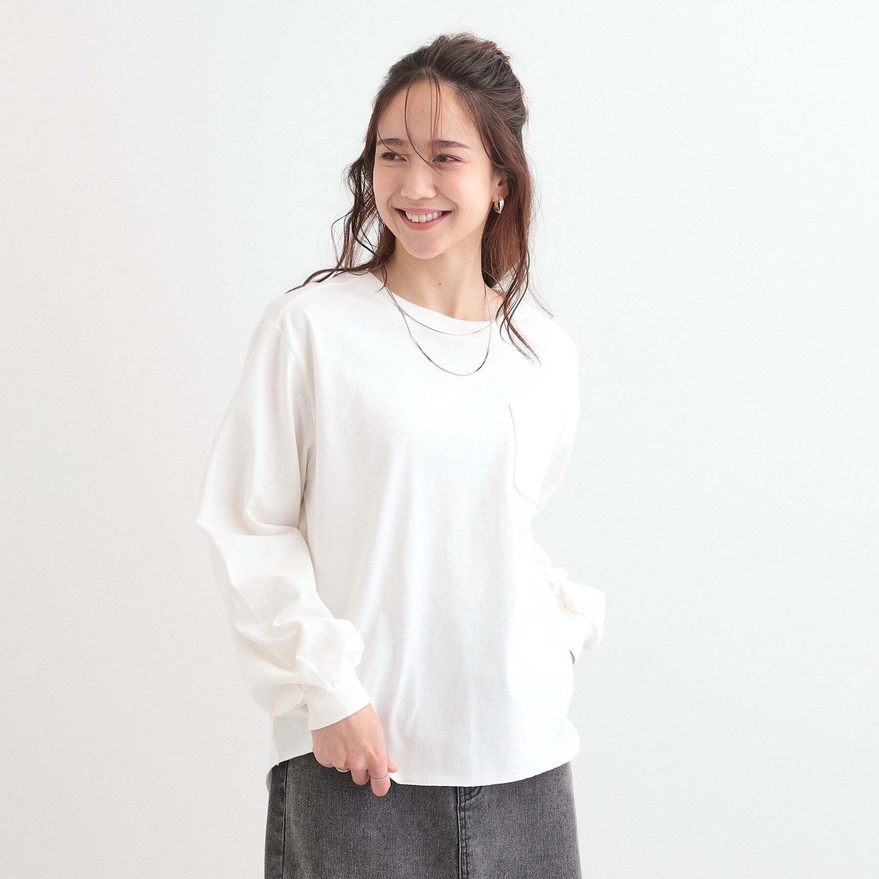 SHOO･LA･RUE「【洗える/S-LL】一枚でもレイヤードでも ラウンドヘムポケット付きロンT」|Tシャツ・カットソー|