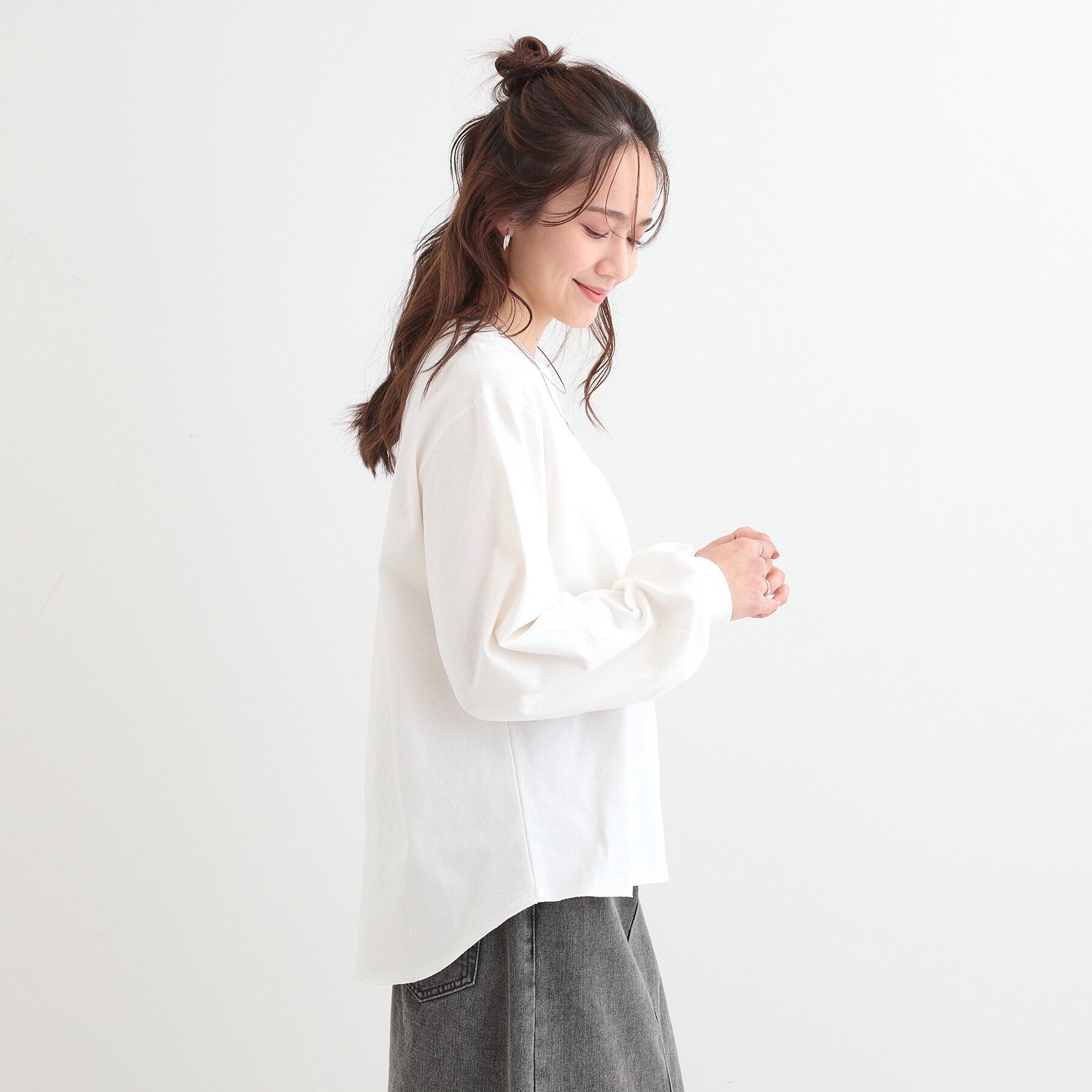SHOO･LA･RUE「【洗える/S-LL】一枚でもレイヤードでも ラウンドヘムポケット付きロンT」|Tシャツ・カットソー|