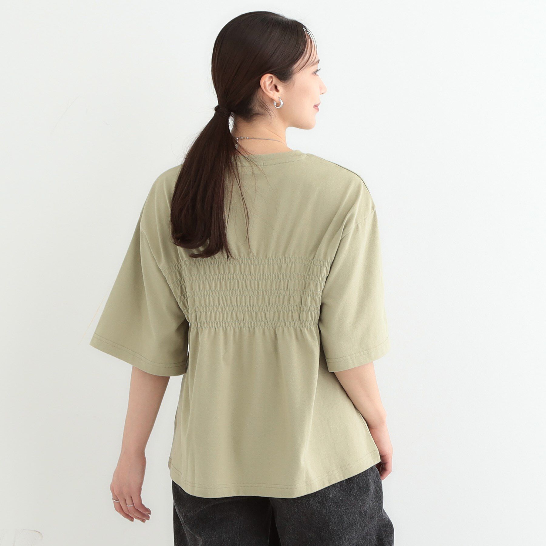 SHOO･LA･RUE「胸シャーリング ロゴTシャツ」|Tシャツ・カットソー|